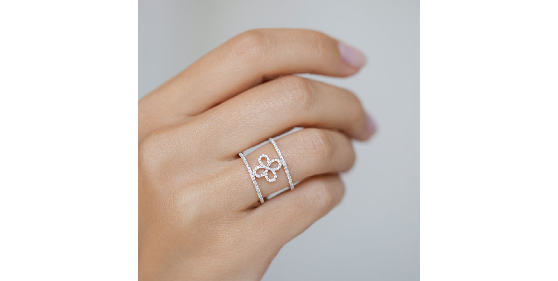 Ring with black diamonds Gorgeous Flower