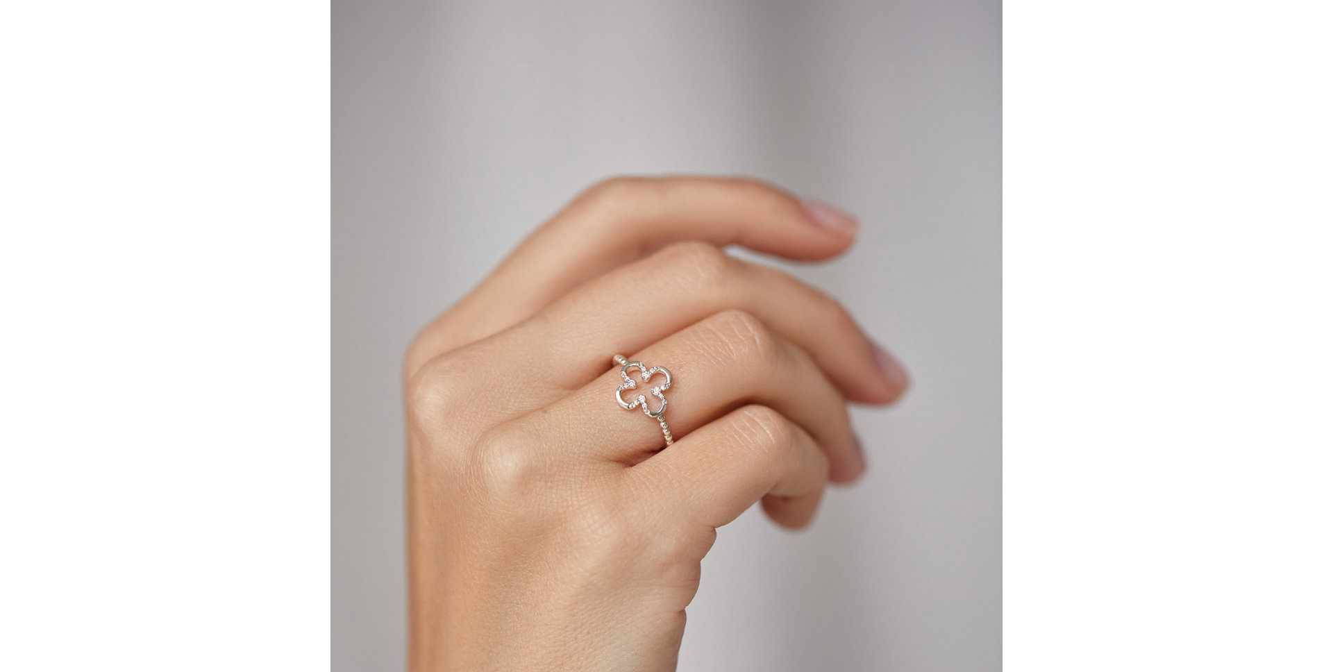 Ring with black diamonds Shiny Petals
