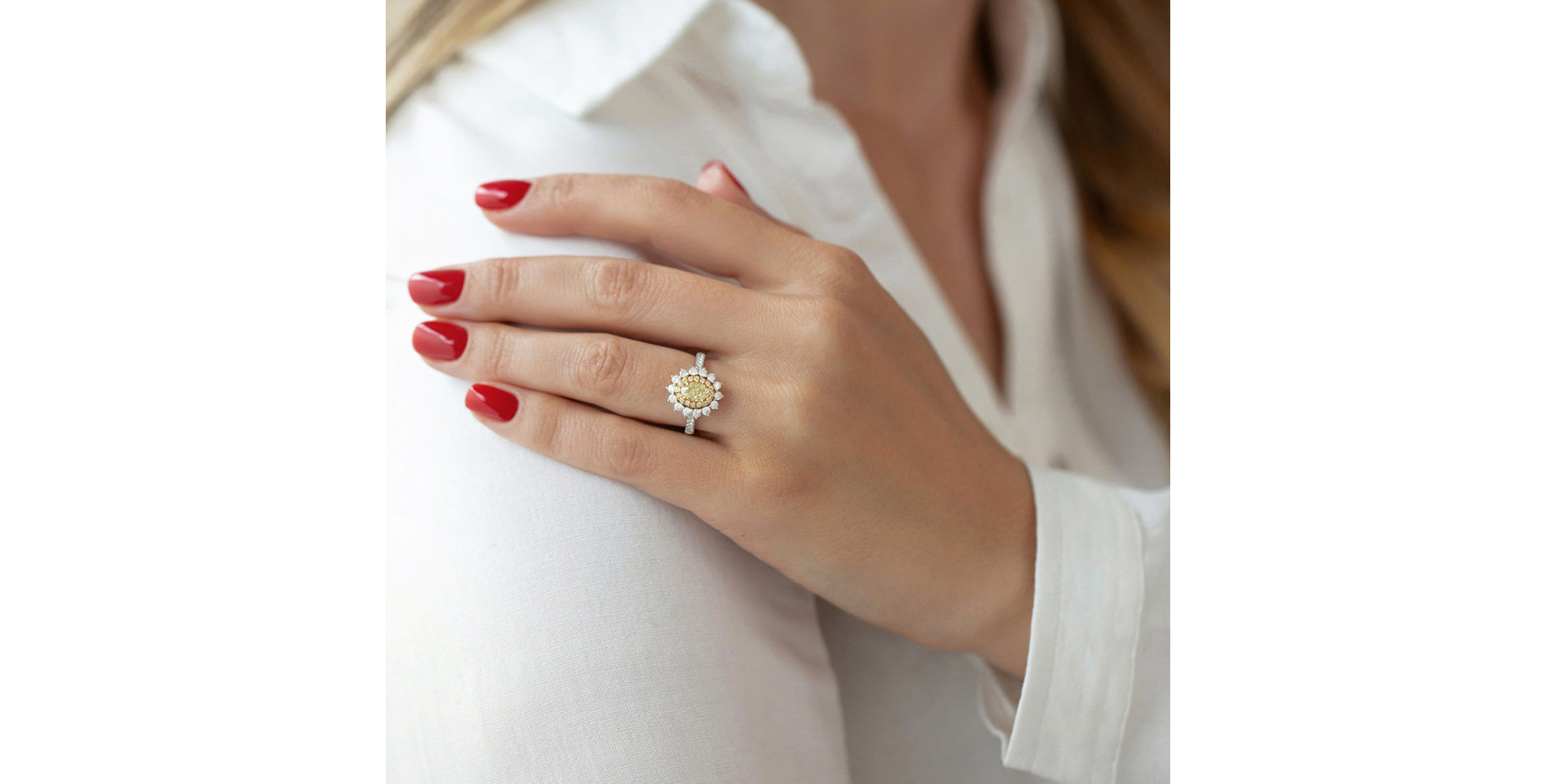 Ring with yellow and white diamonds Sun Flower