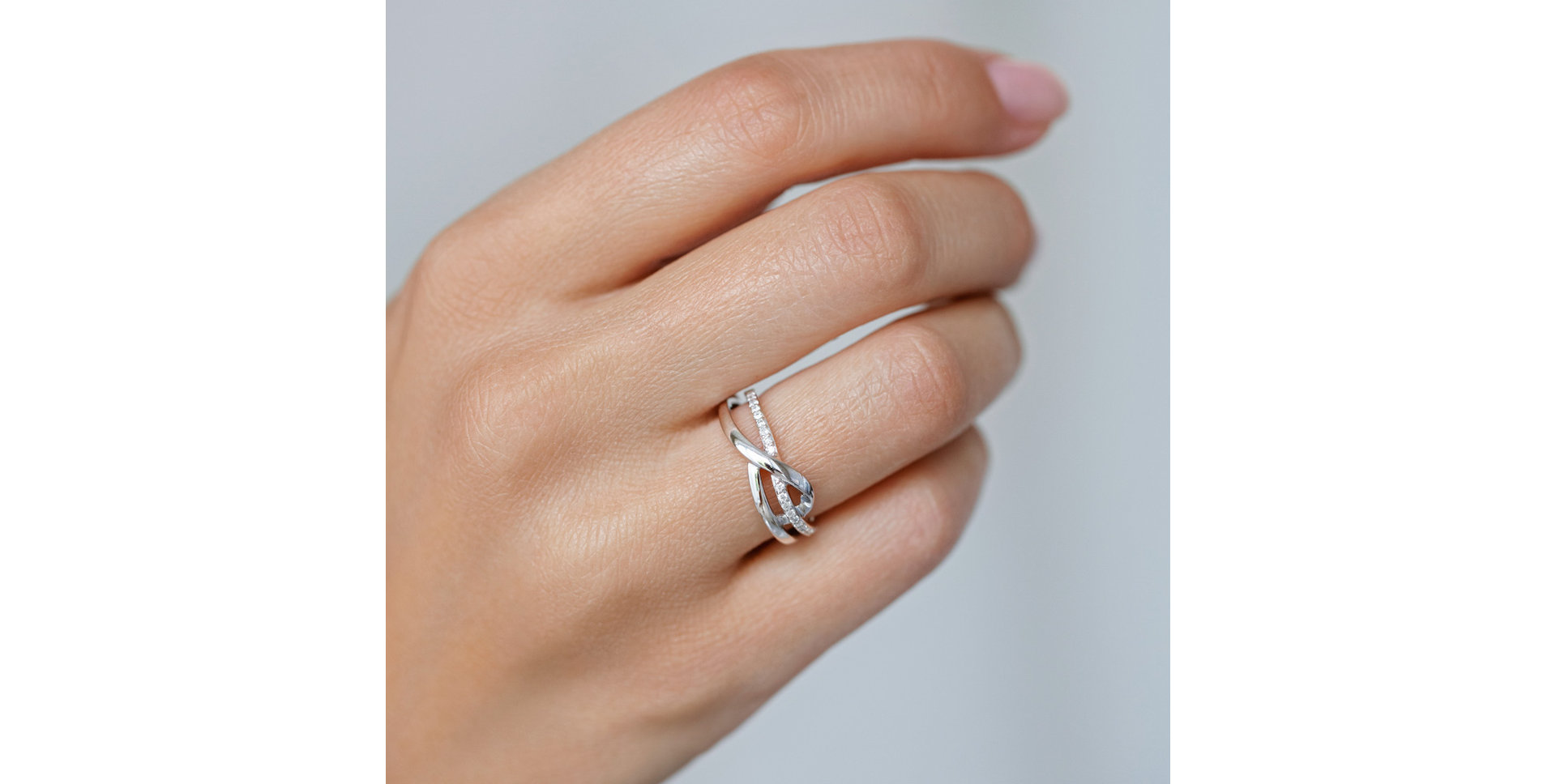 Ring with black diamonds Elegant Twist