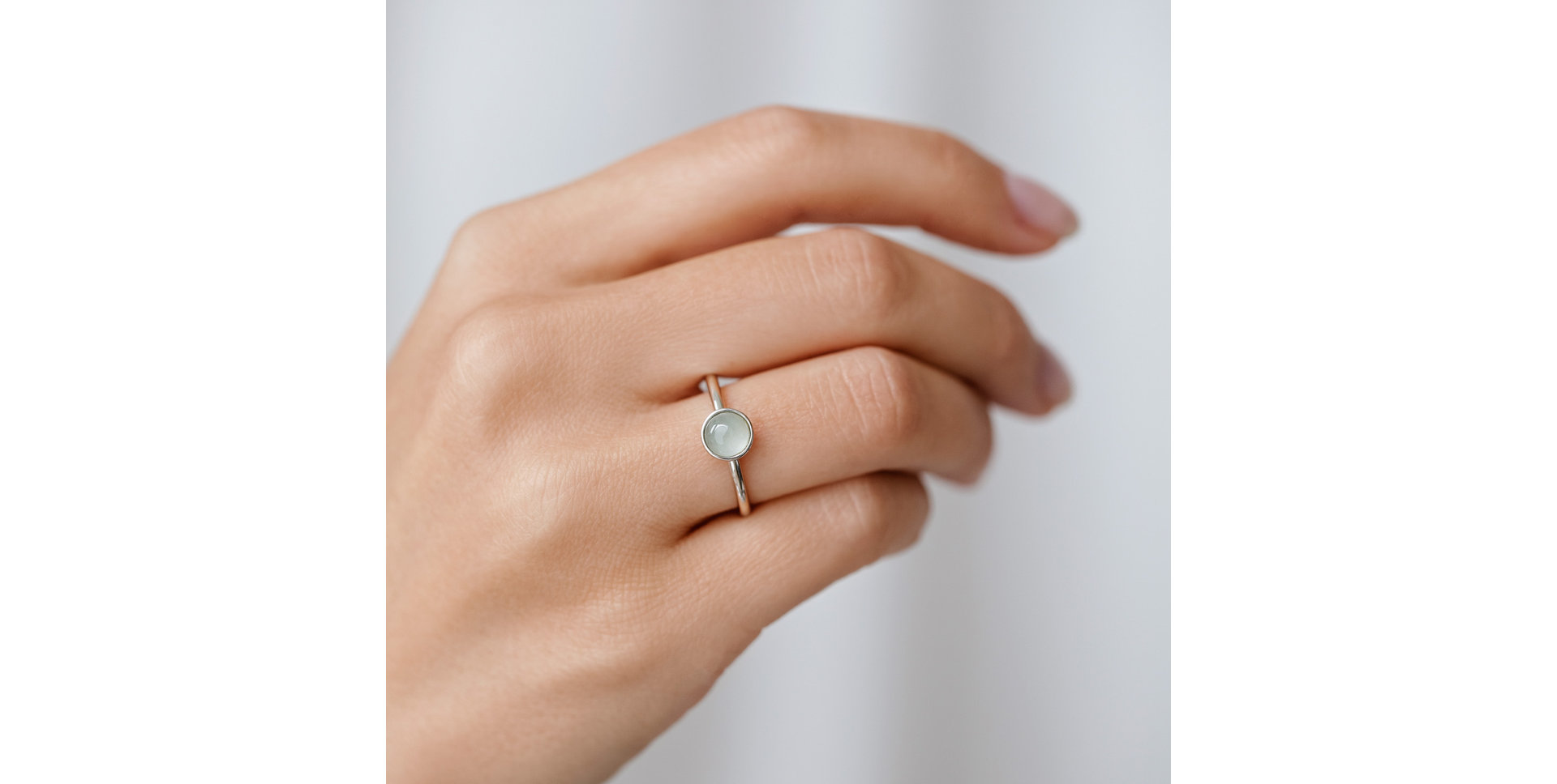 Ring with Moonstone White Bonbon