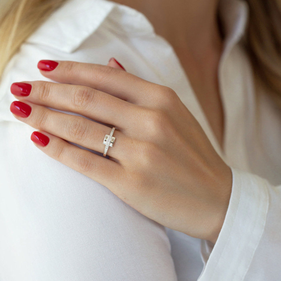 Diamond ring Harlow