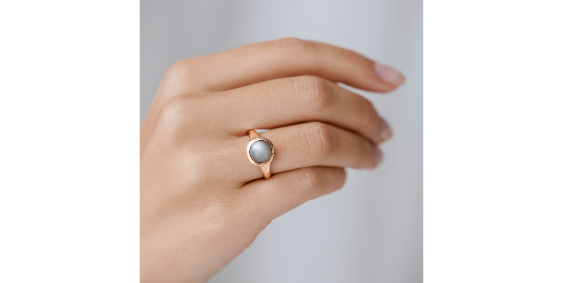 Ring with Blue Chalcedony Bonbon