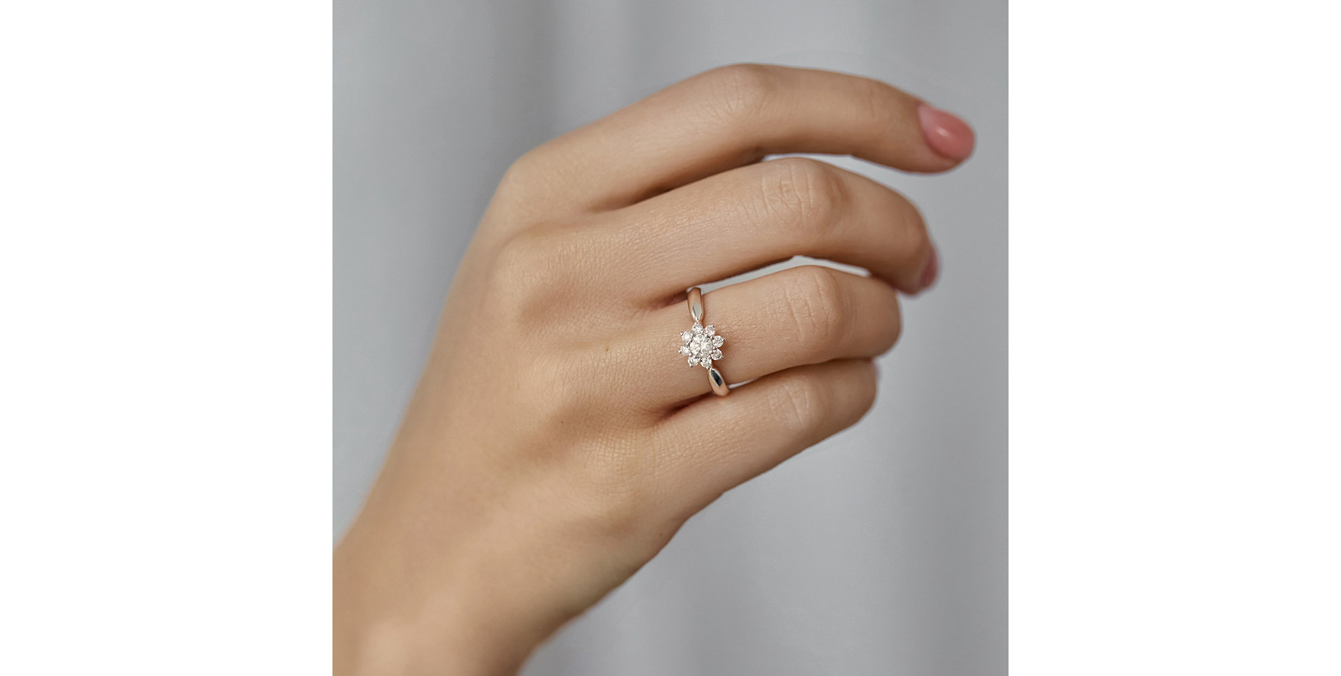 Diamond ring with Sapphire Starlet Blossom