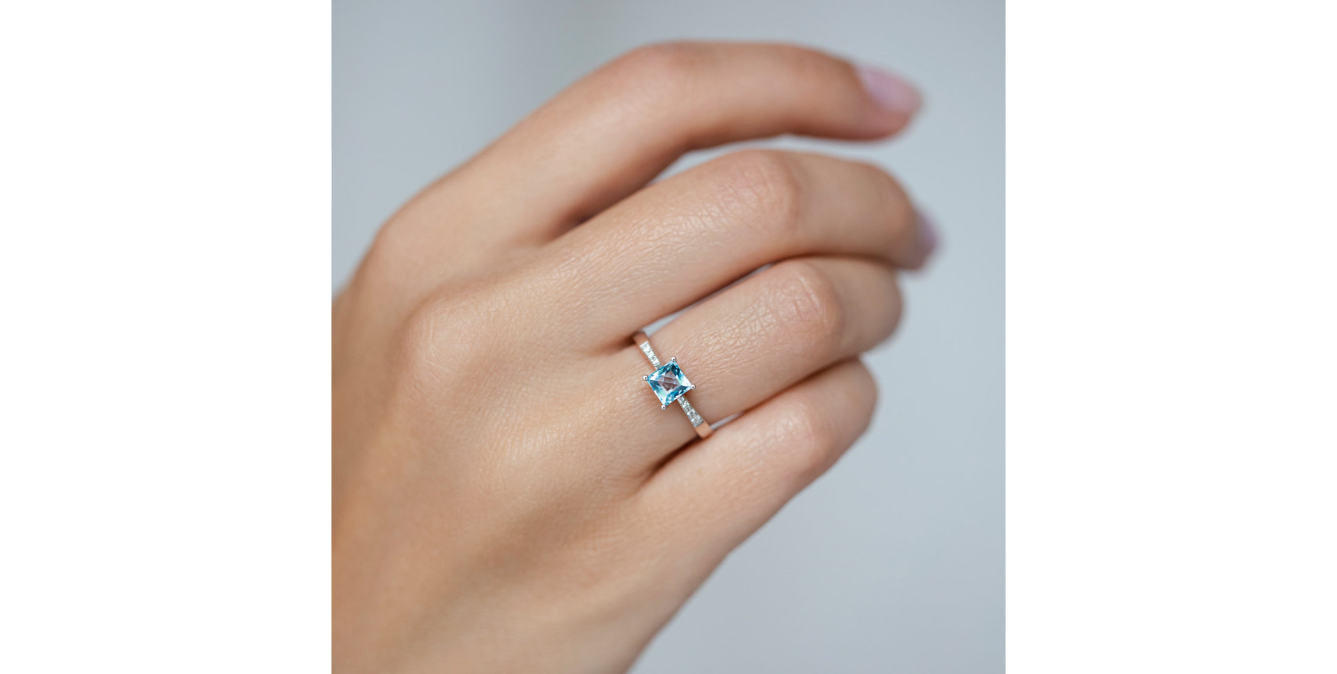 Diamond ring with Topaz Swiss Lucky Blue