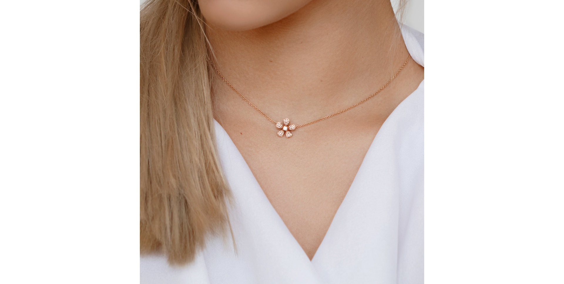 Necklace with brown and white diamonds Flower