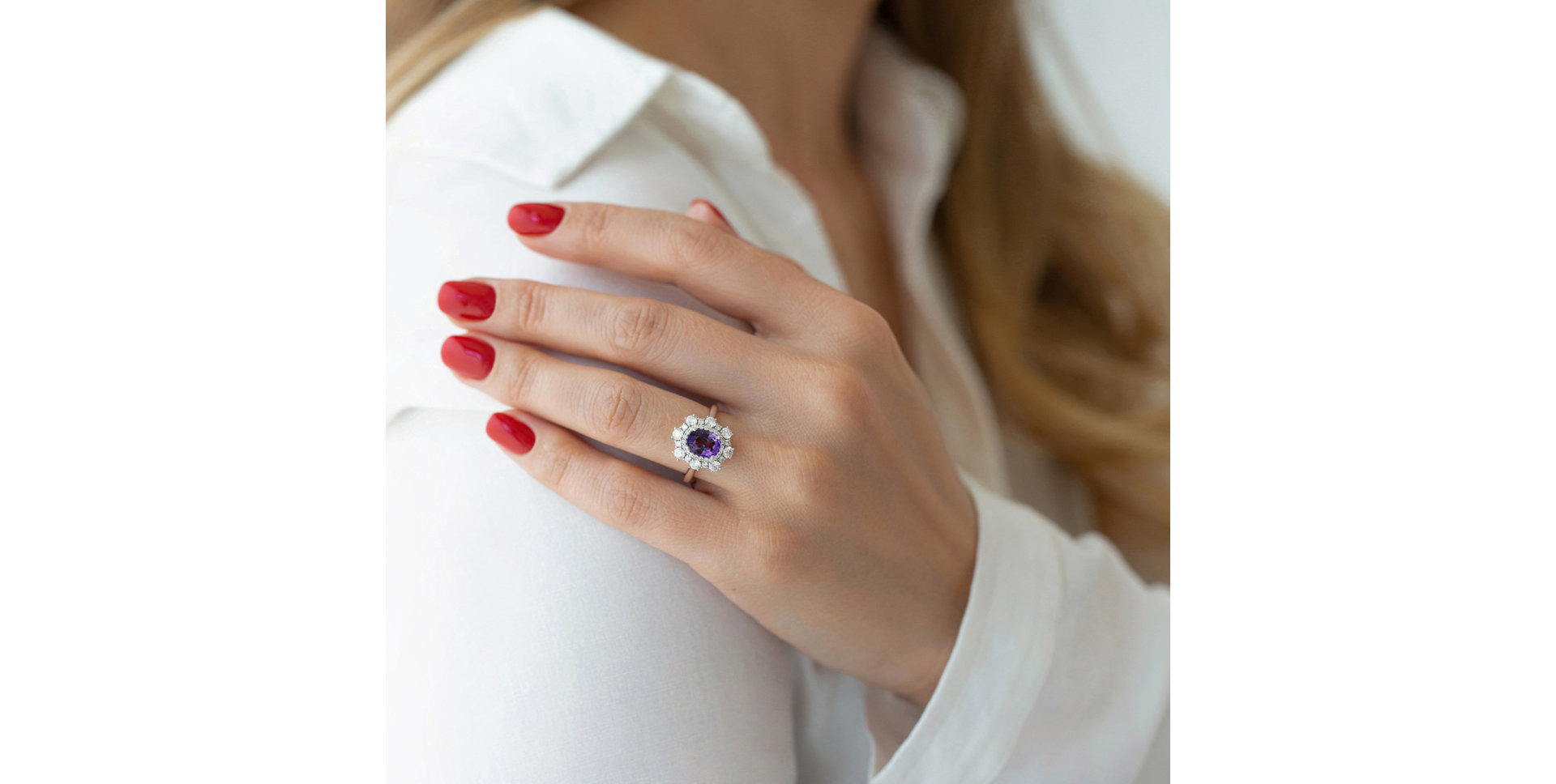 Diamond ring with Sapphire Fantasy Sapphire