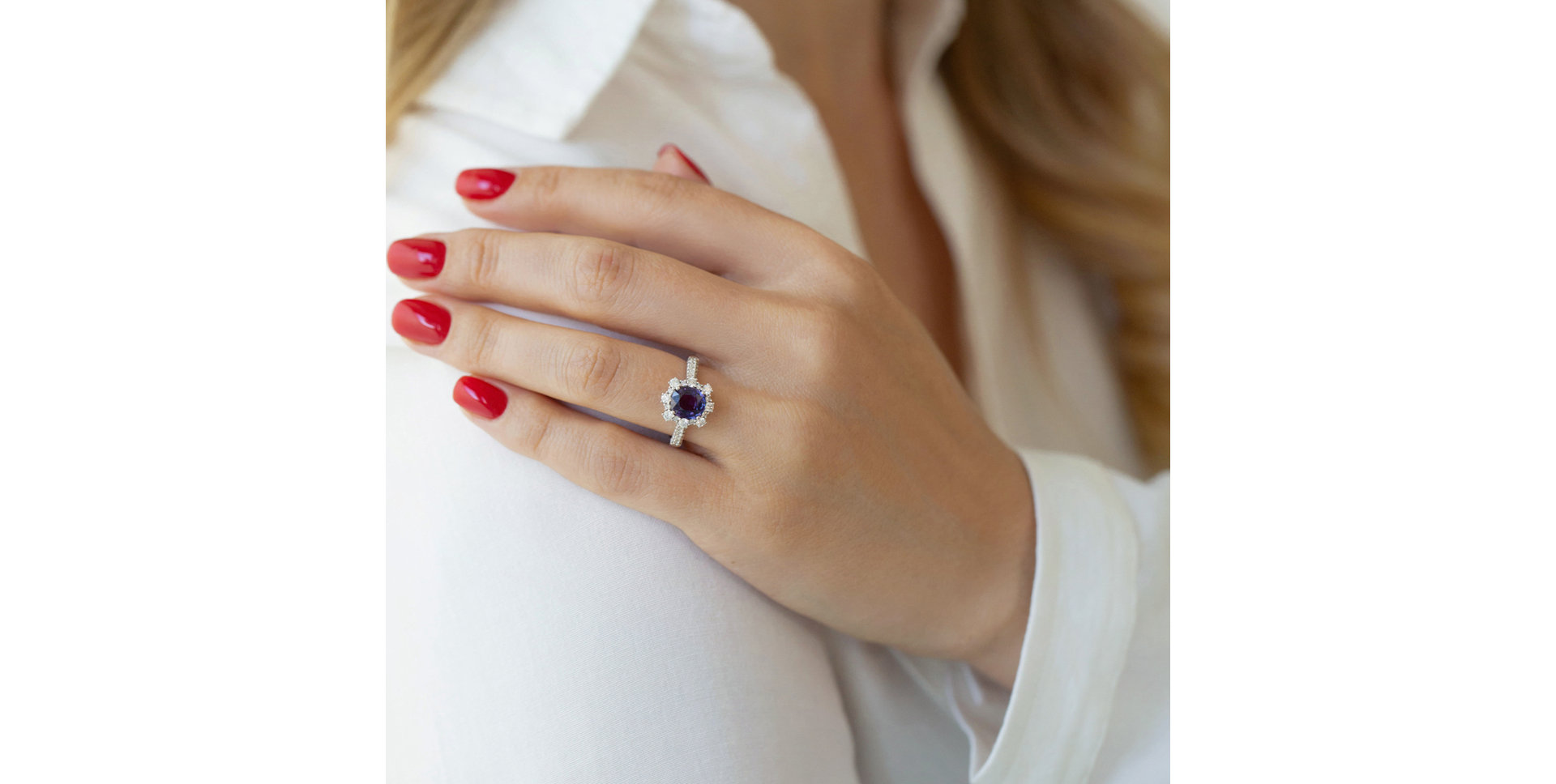 Diamond ring with Sapphire Royal Empire