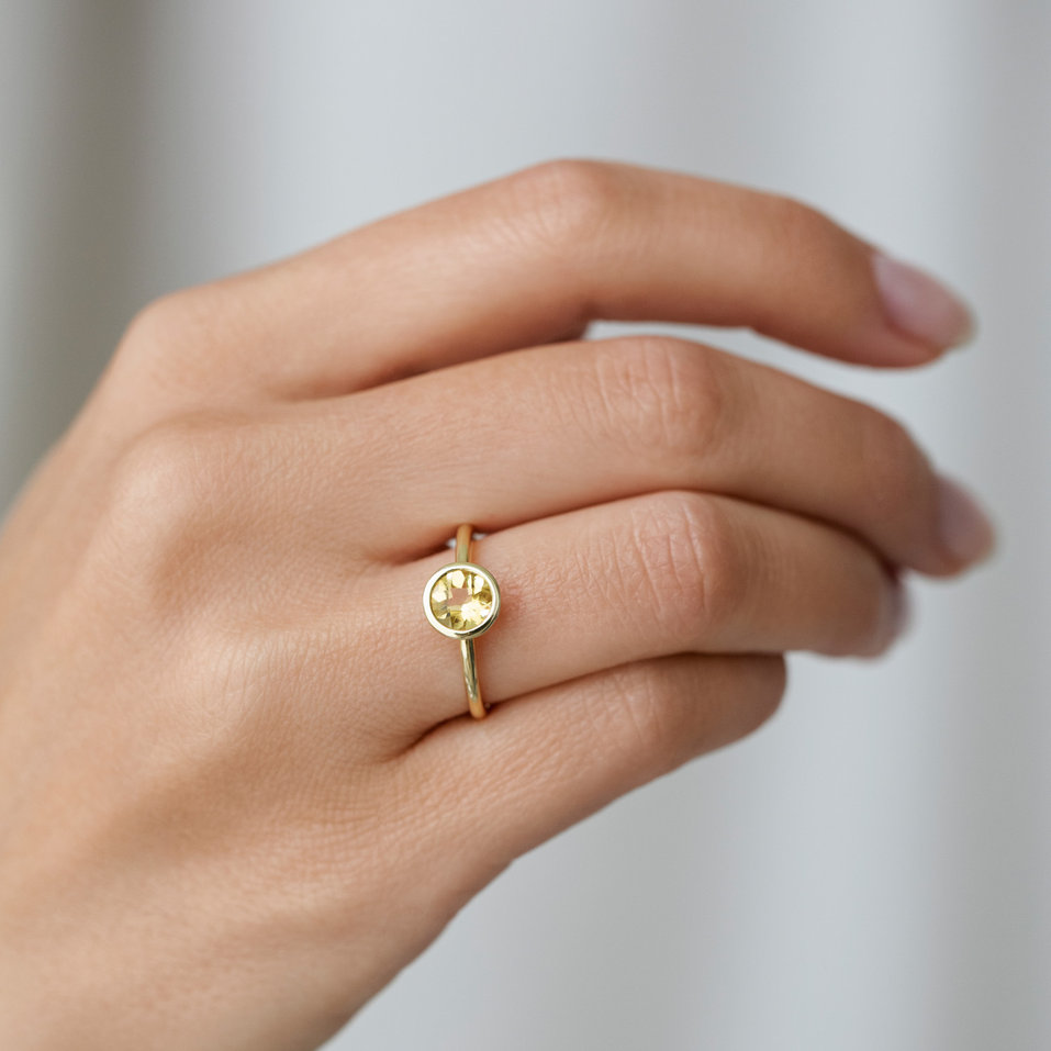 Ring with Peridot Bonbon