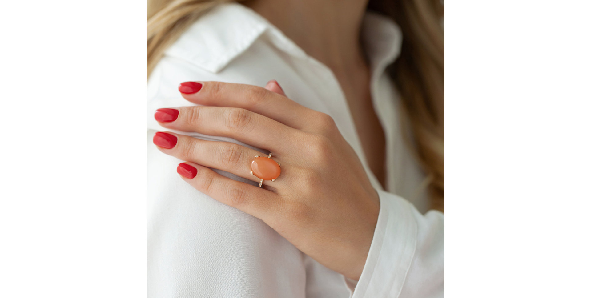 Ring with Moonstone and diamonds Niche