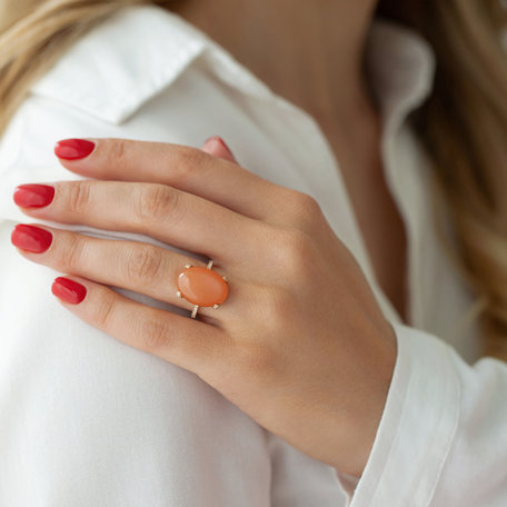 Ring with Moonstone and diamonds Niche