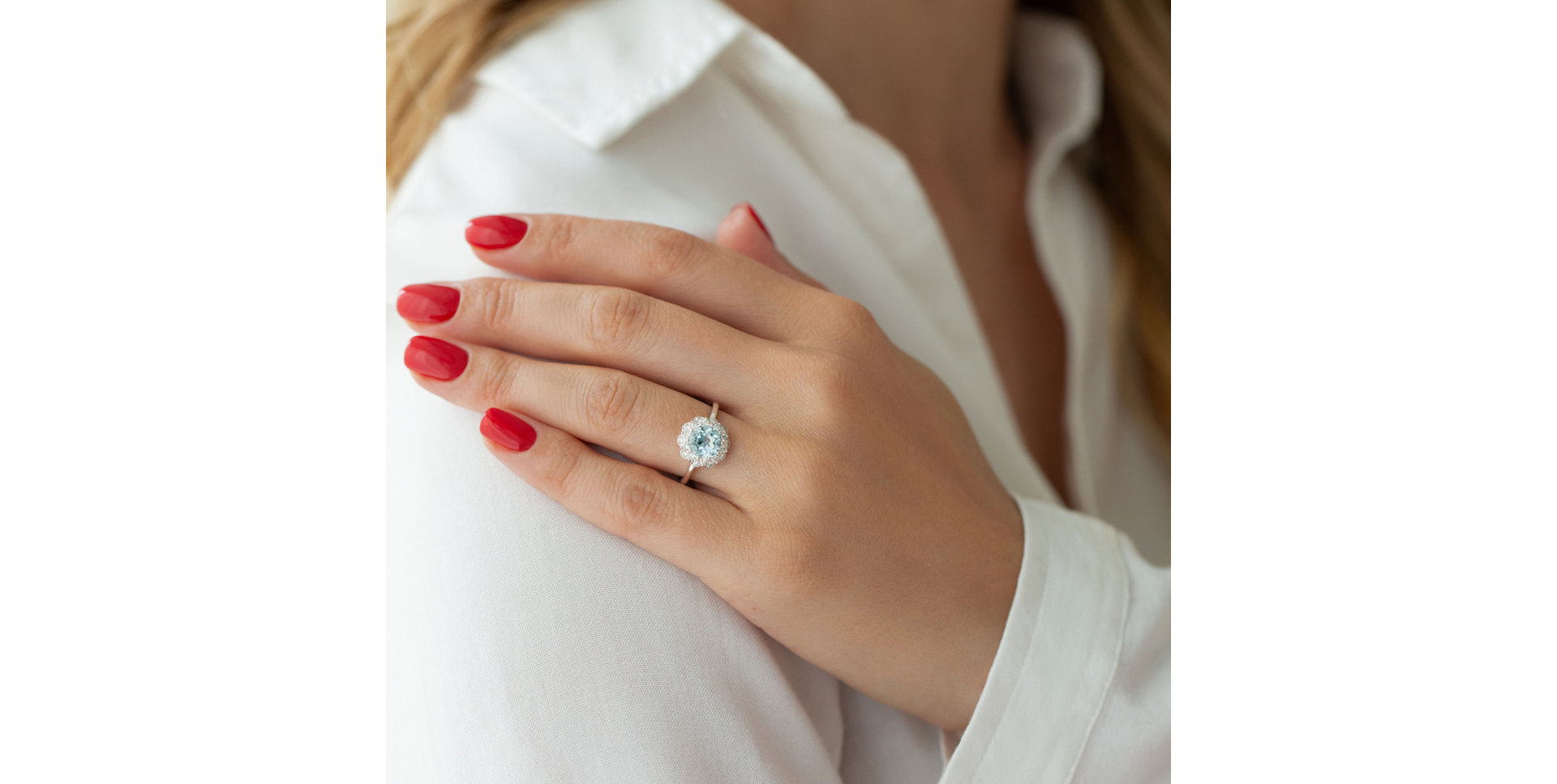 Diamond ring with Topaz Flower Joy