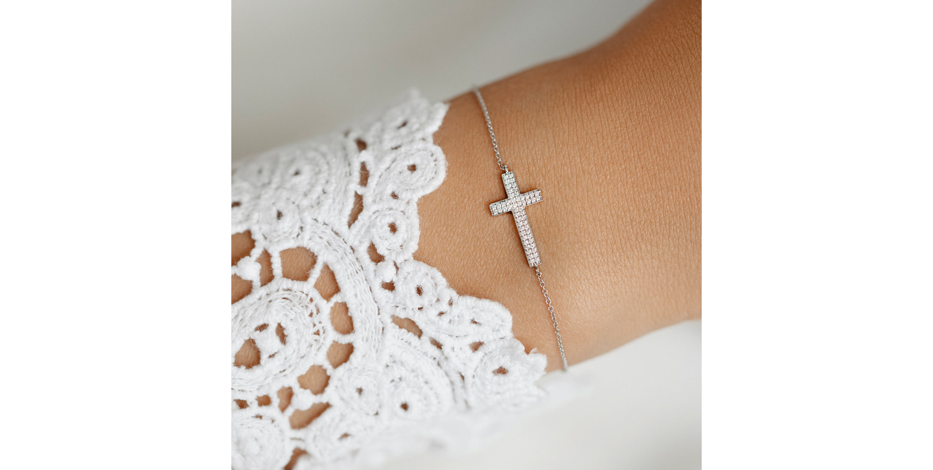 Diamond bracelet Cross