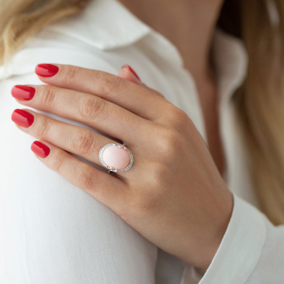 Ring with Opal and diamonds Glorious Gem