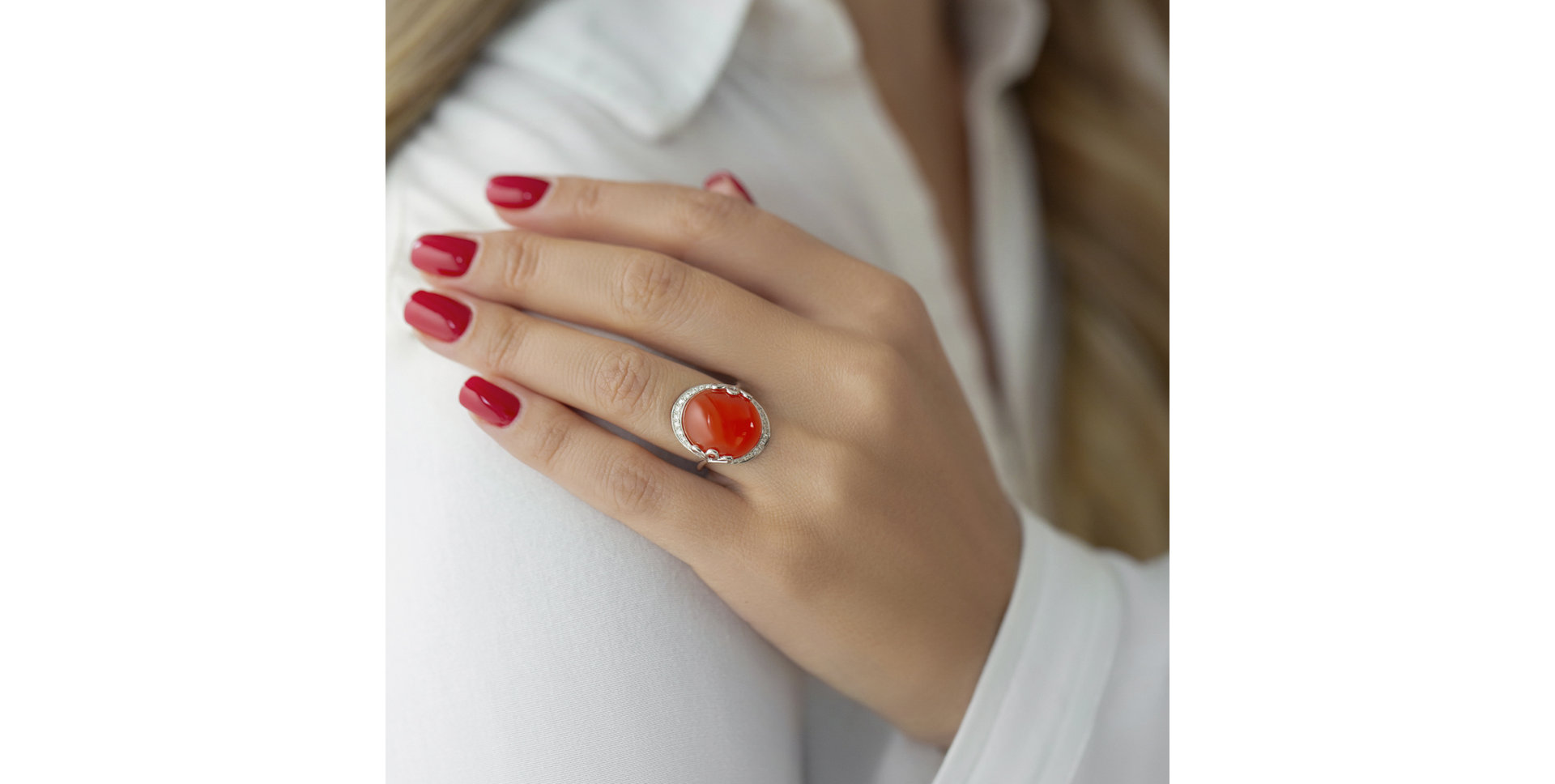 Ring with Cornelianem and diamonds Glorious Gem