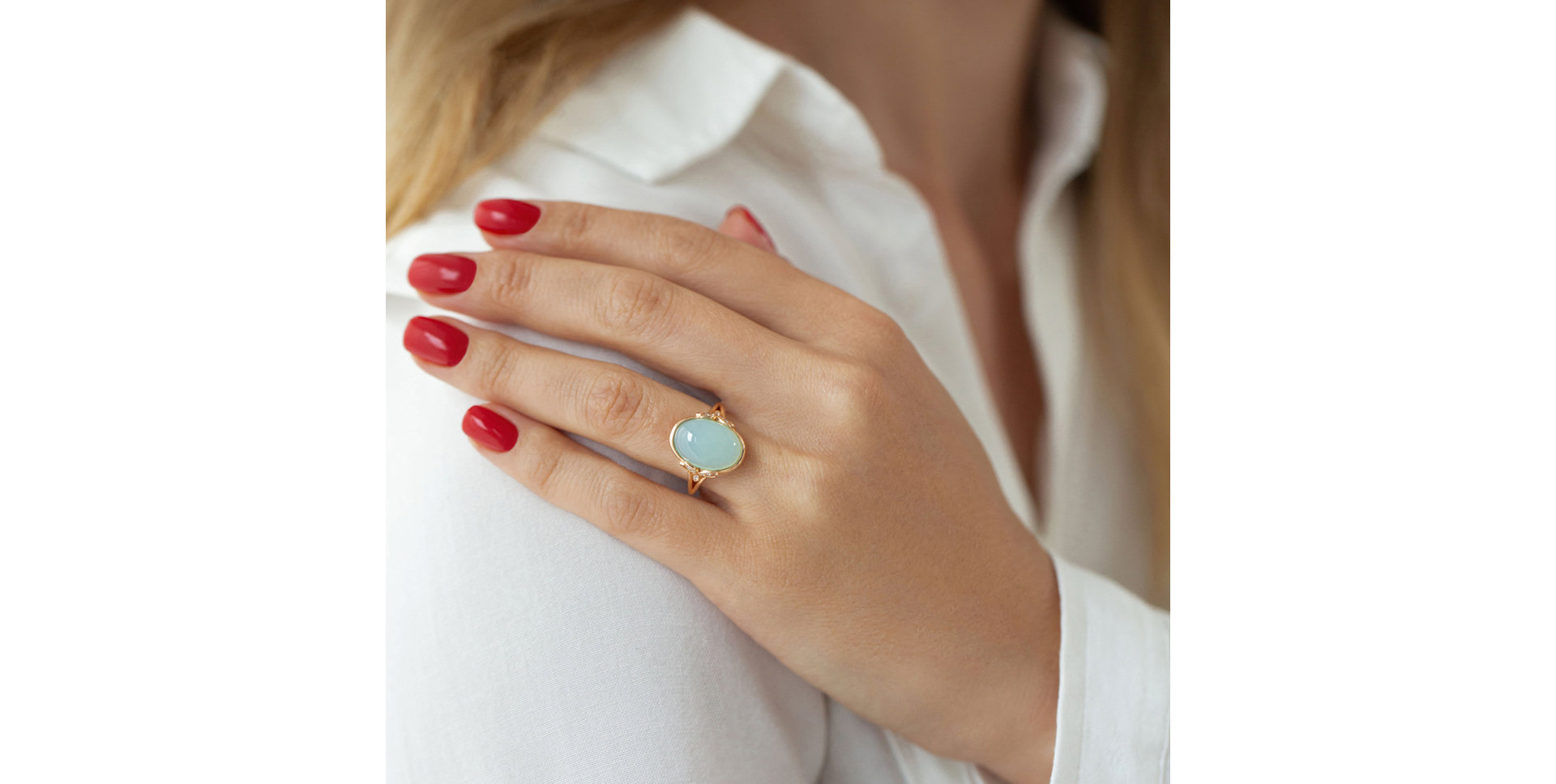 Diamond ring with Chalcedony Princess Mystery