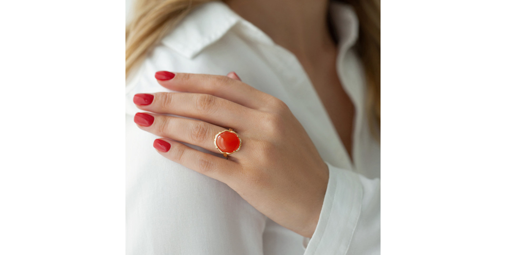 Diamond ring with Chalcedony Miracle Temptation