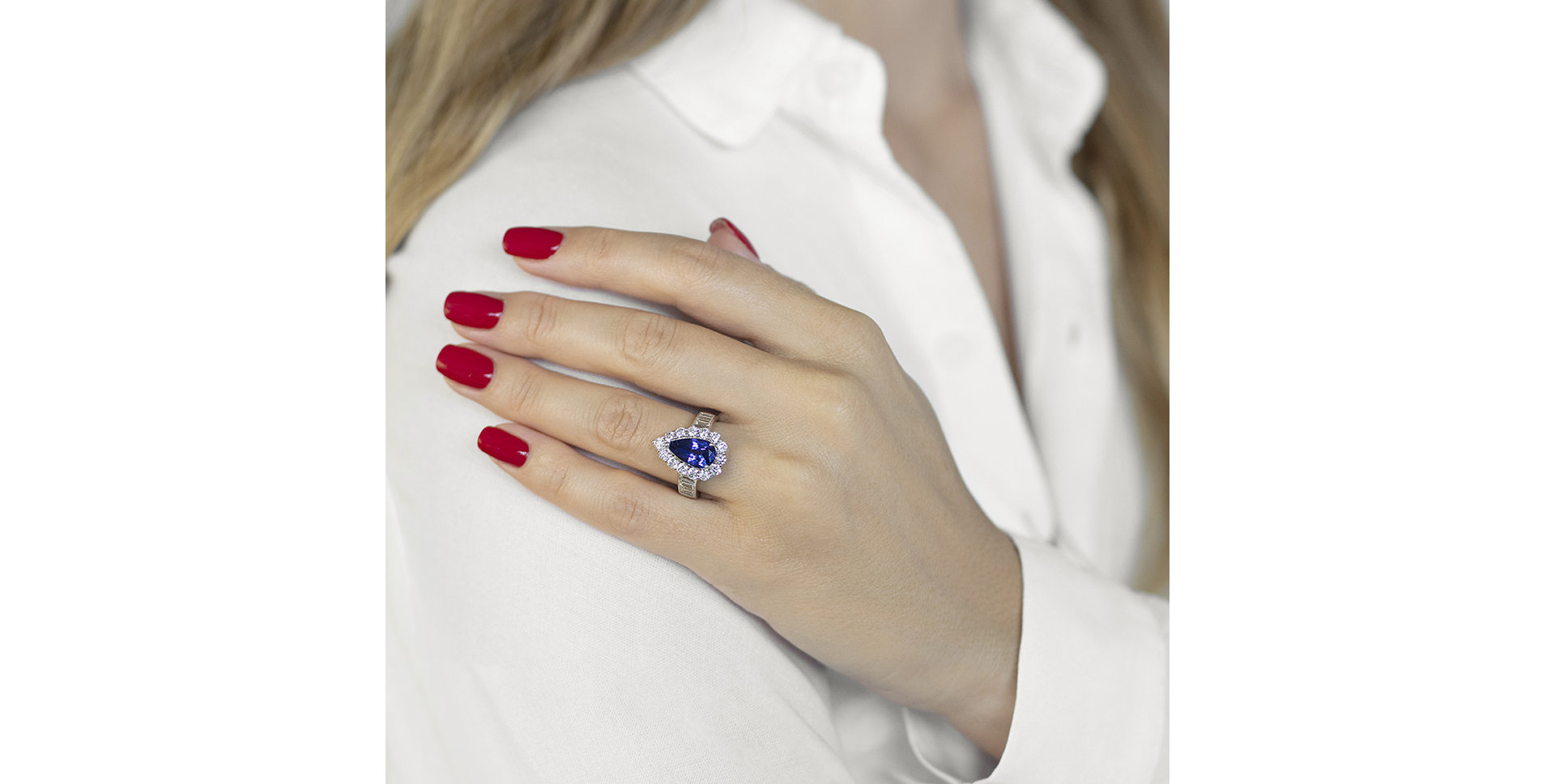 Diamond ring with Tanzanite Cardinal