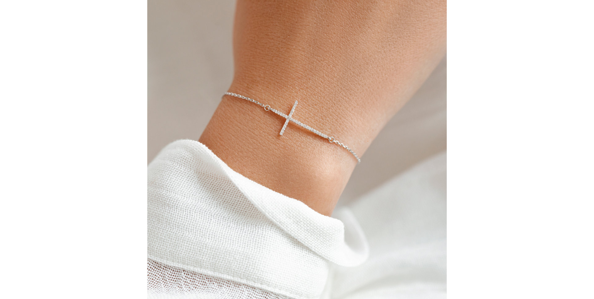 Diamond bracelet Glittering Cross