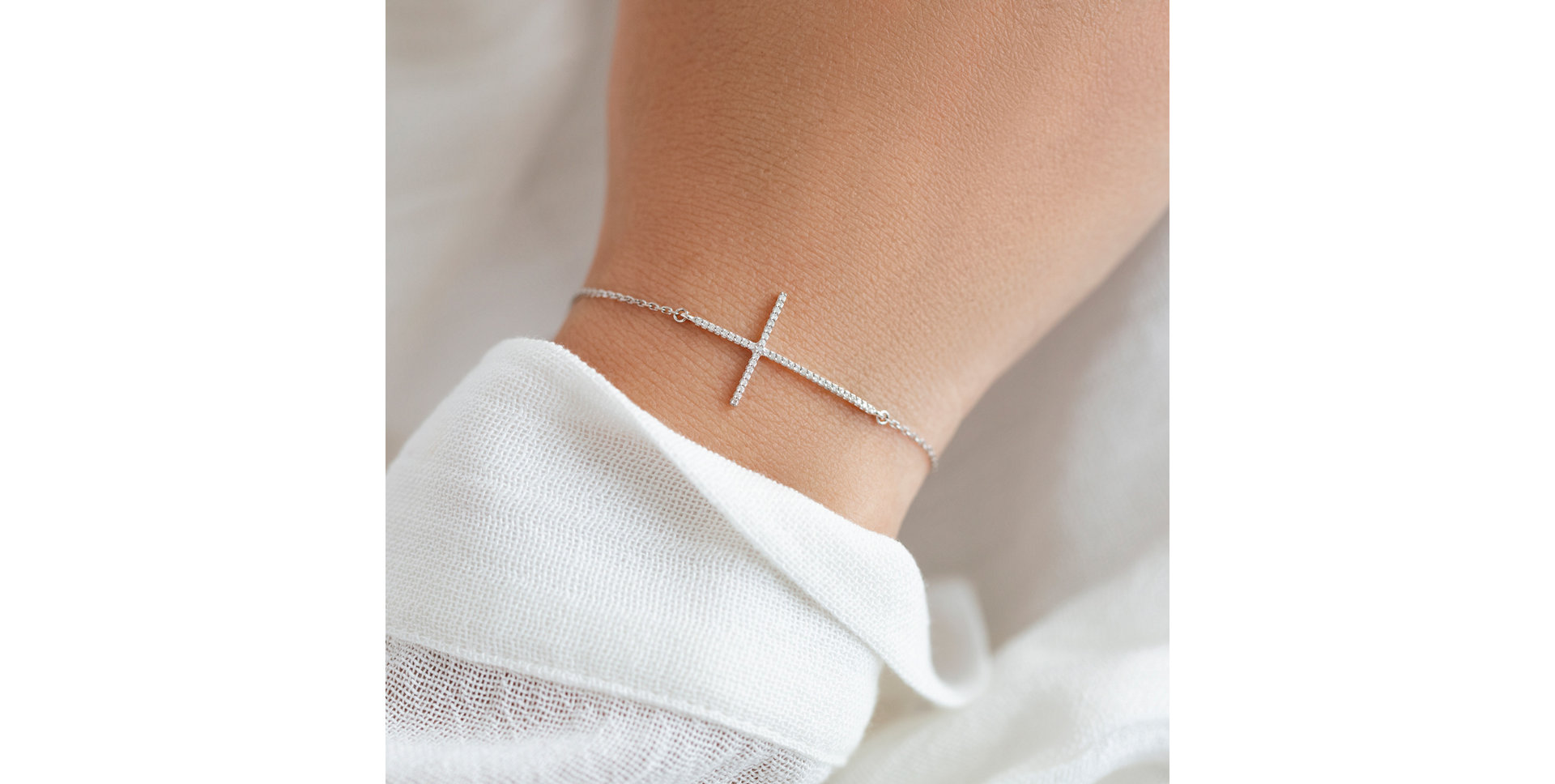 Diamond bracelet Cross