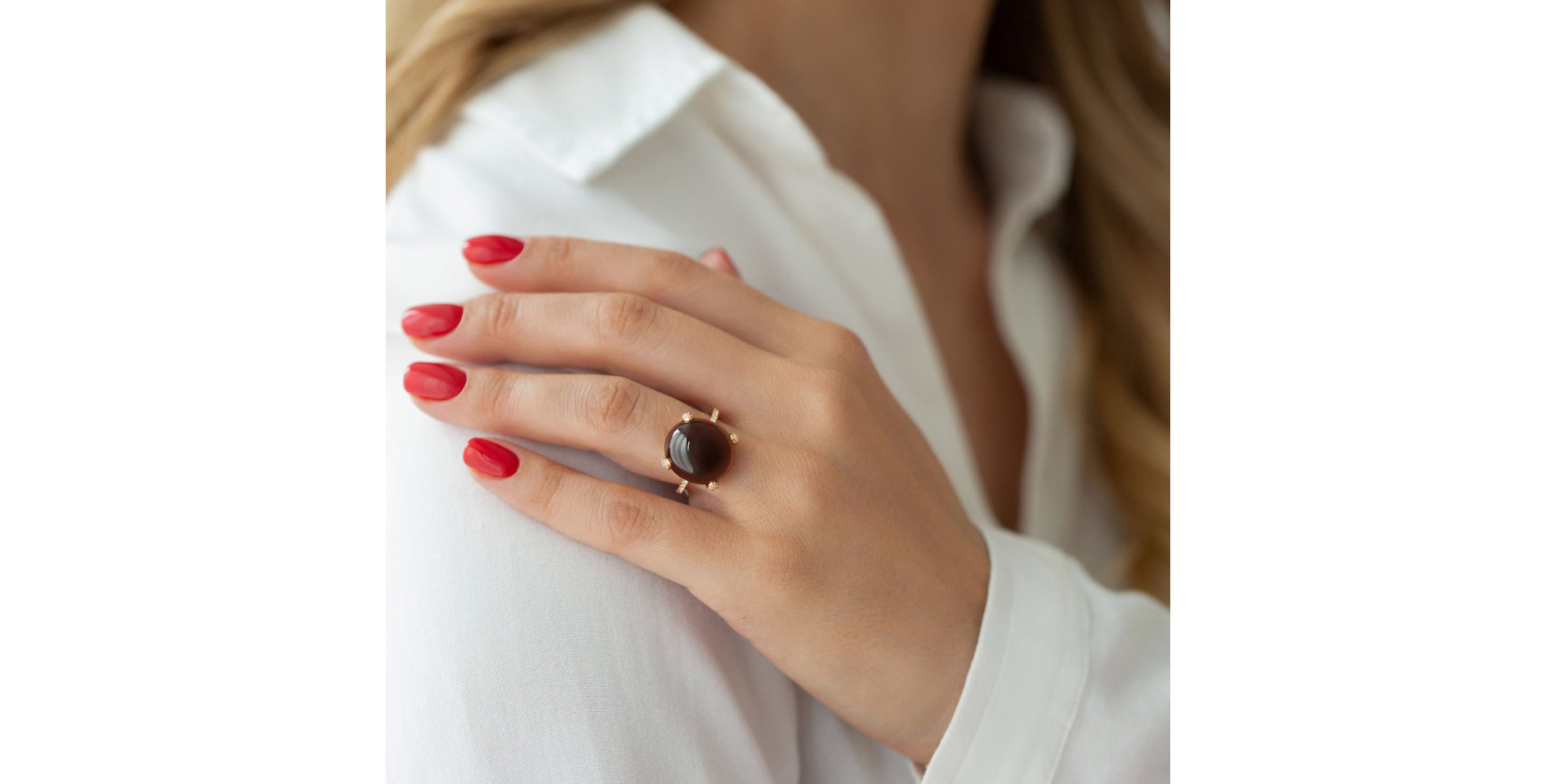 Diamond ring with Quartz Niche