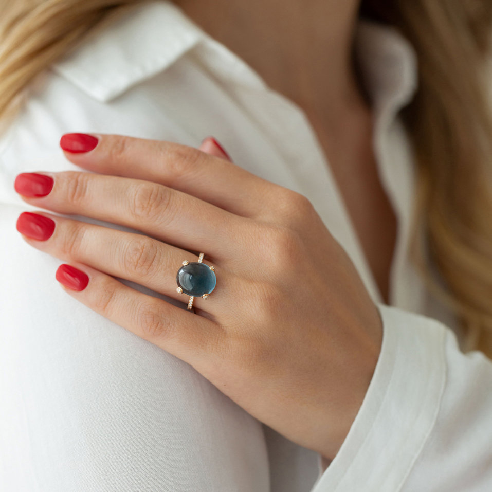 Diamond ring with Chalcedony Niche