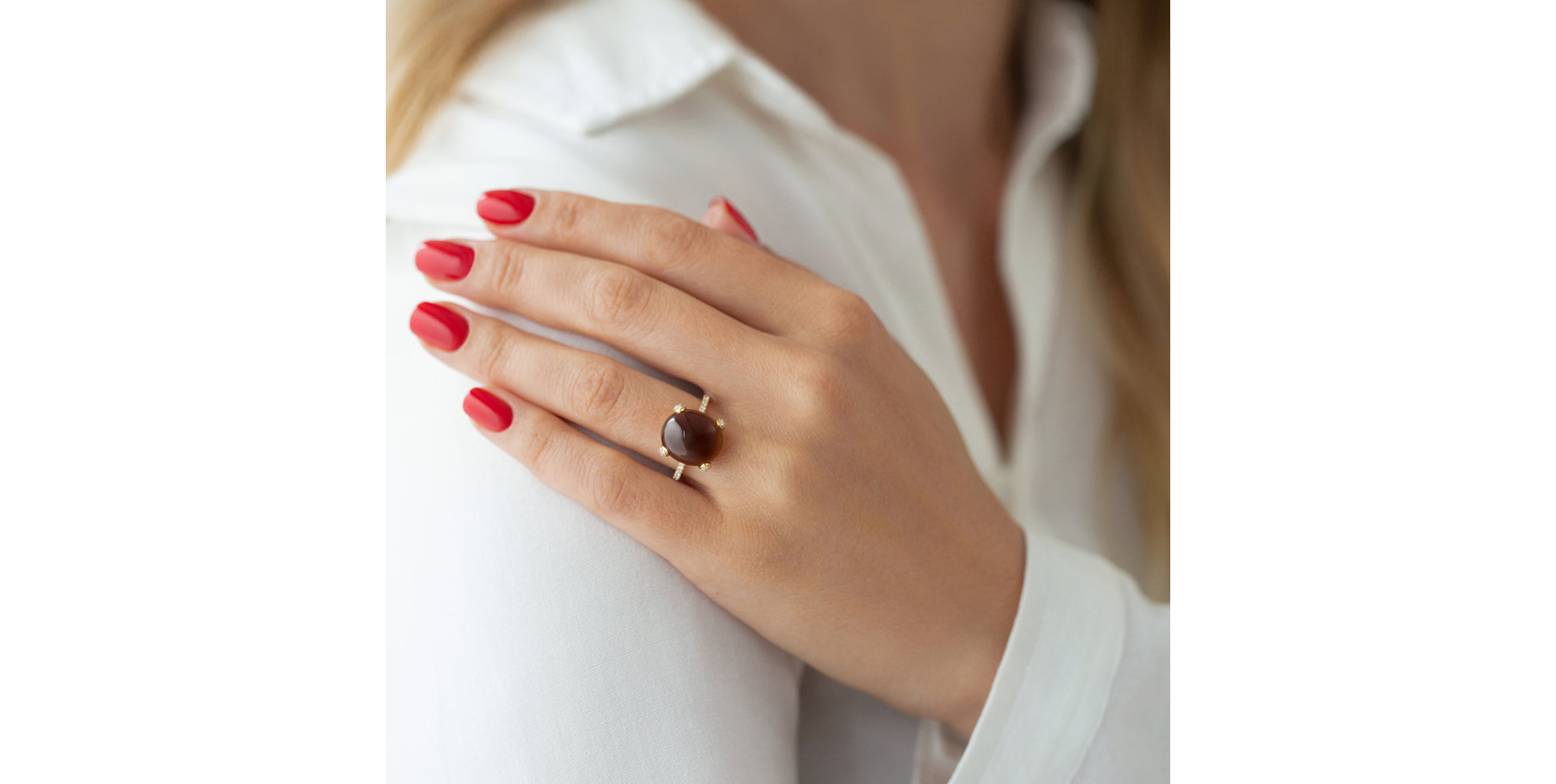 Diamond ring with Quartz Niche