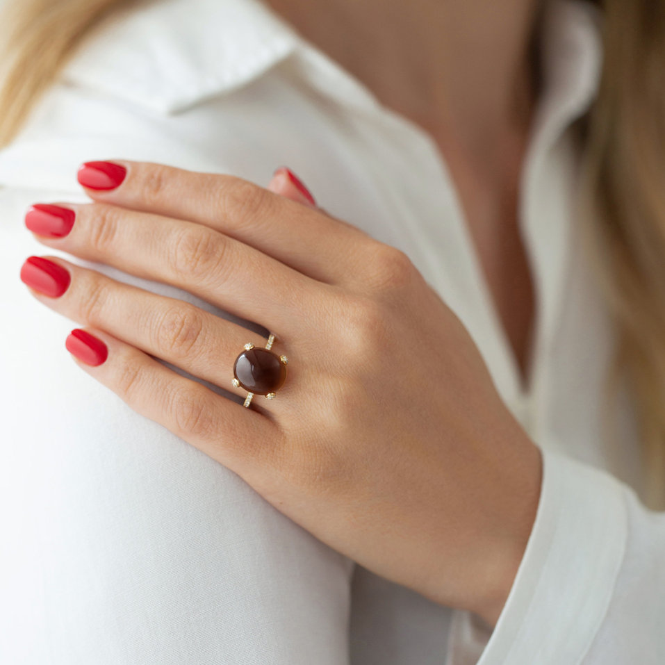 Diamond ring with Quartz Niche