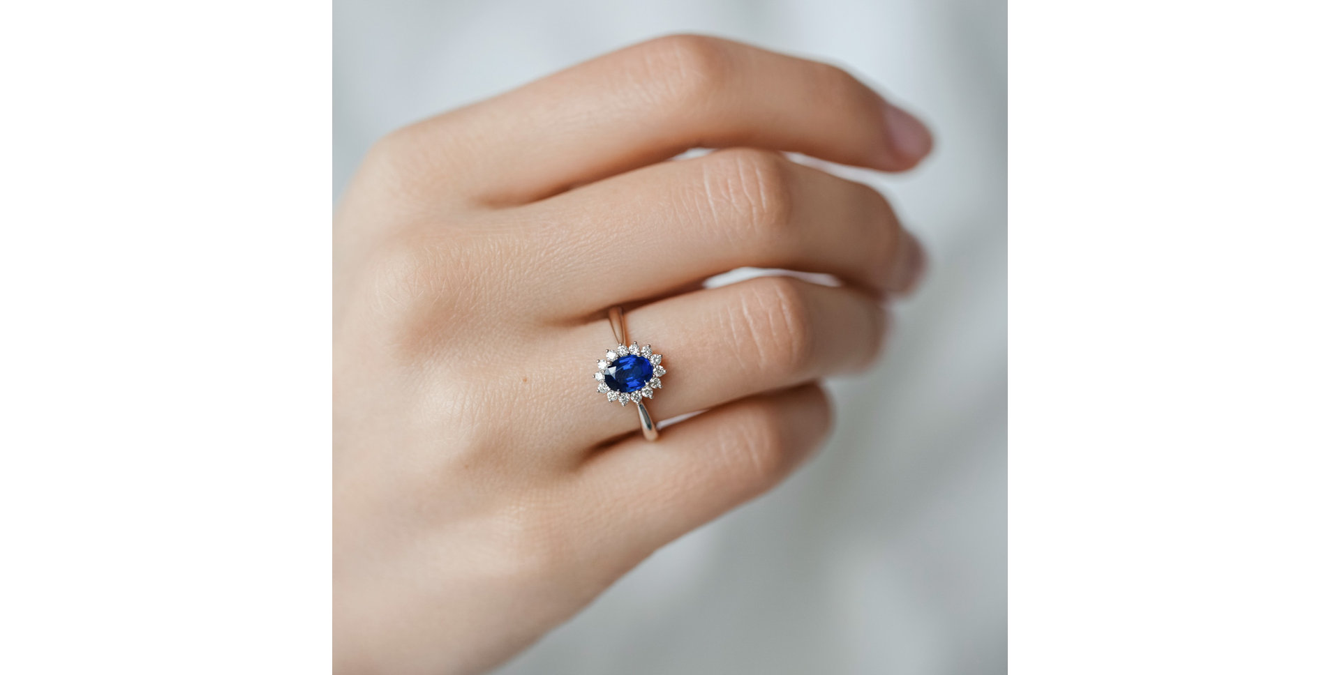 Diamond ring with Sapphire Fabulous Lady