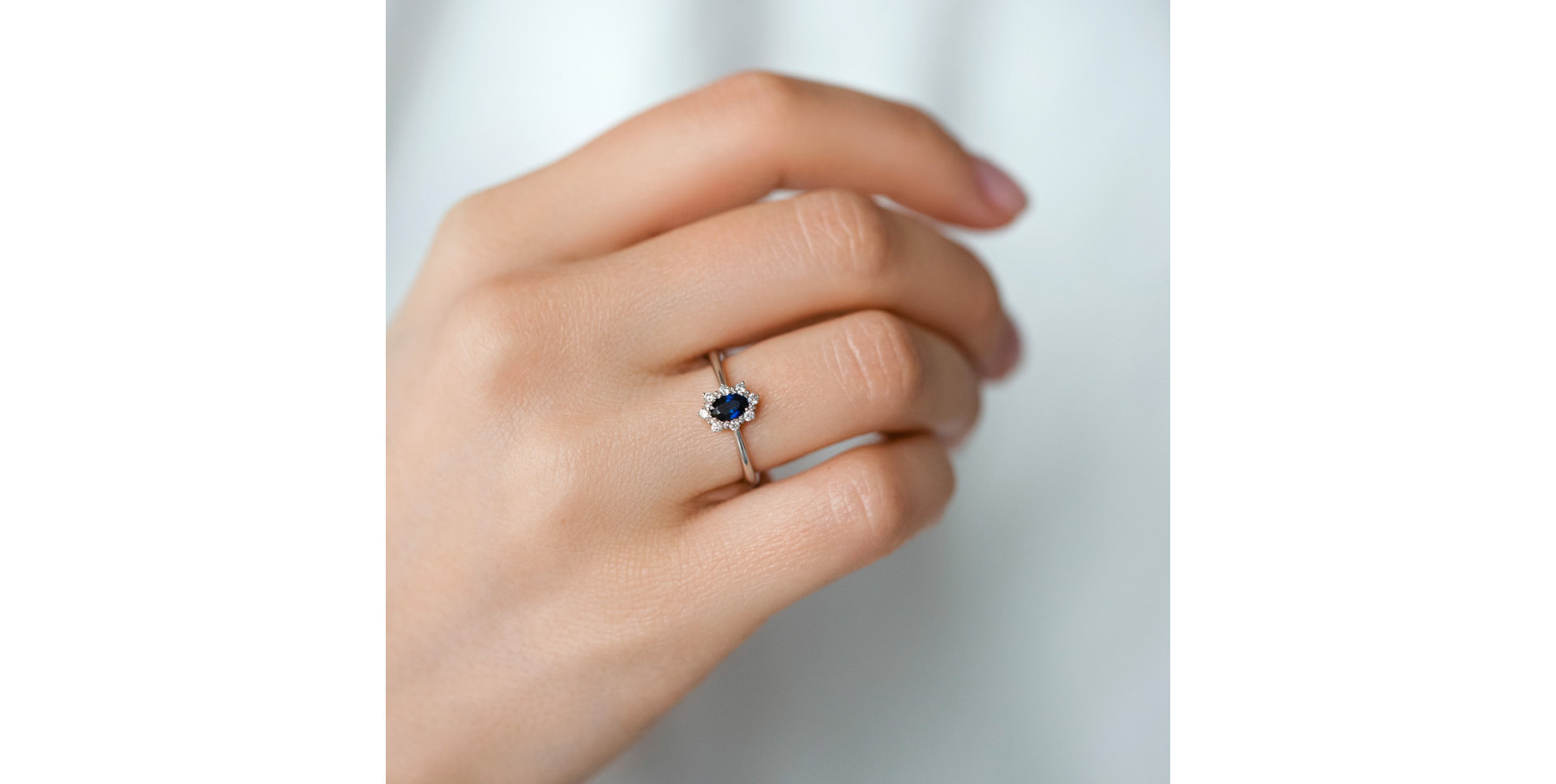 Diamond ring with Sapphire Princess Gem
