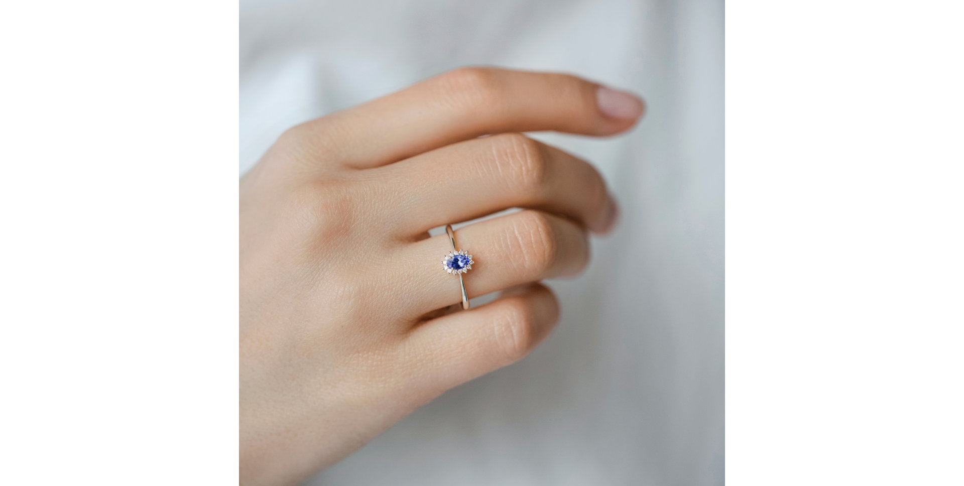 Diamond ring with Tanzanite Princess Sparkle