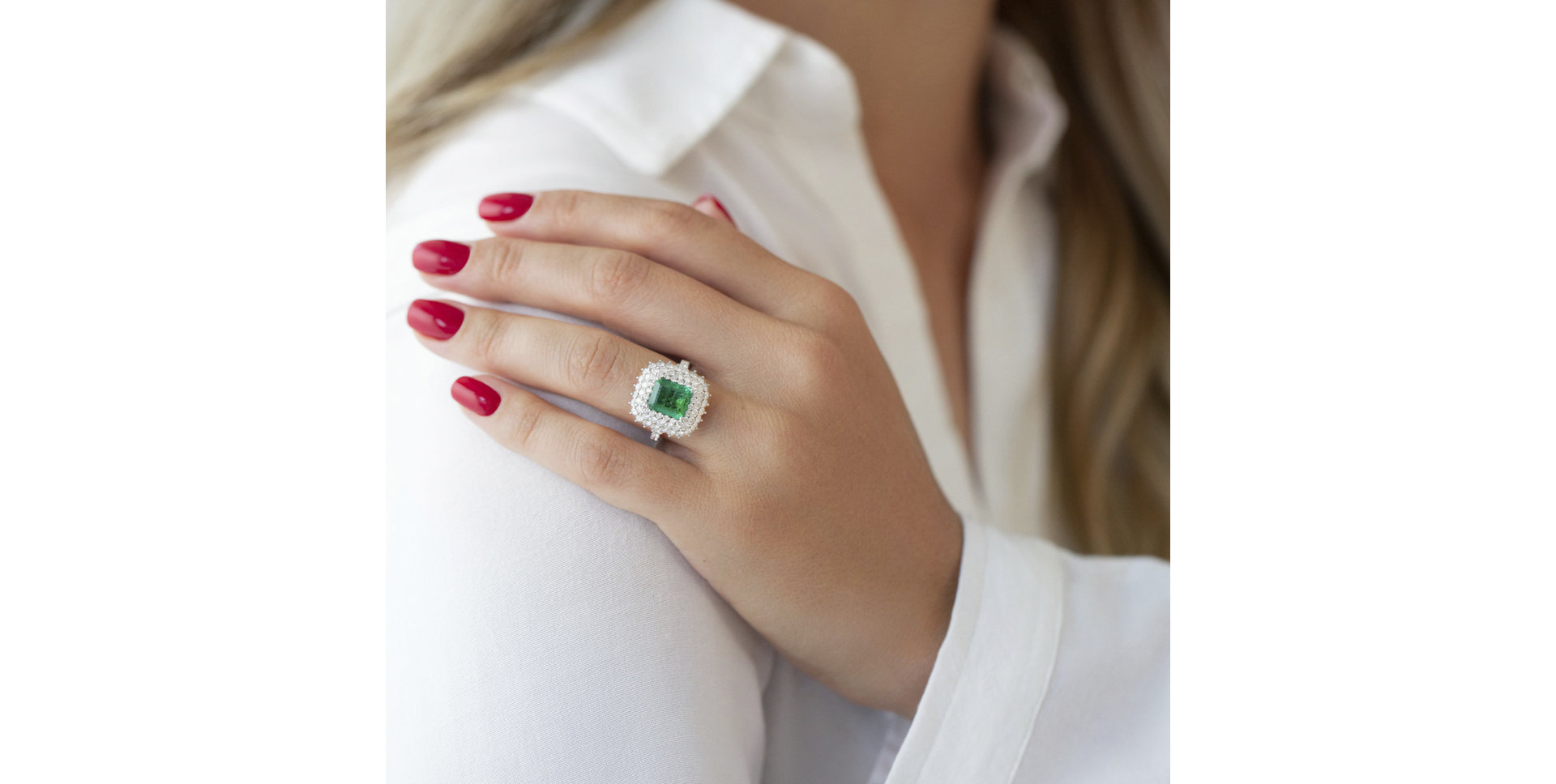 Diamond ring with Emerald Wonder Princess