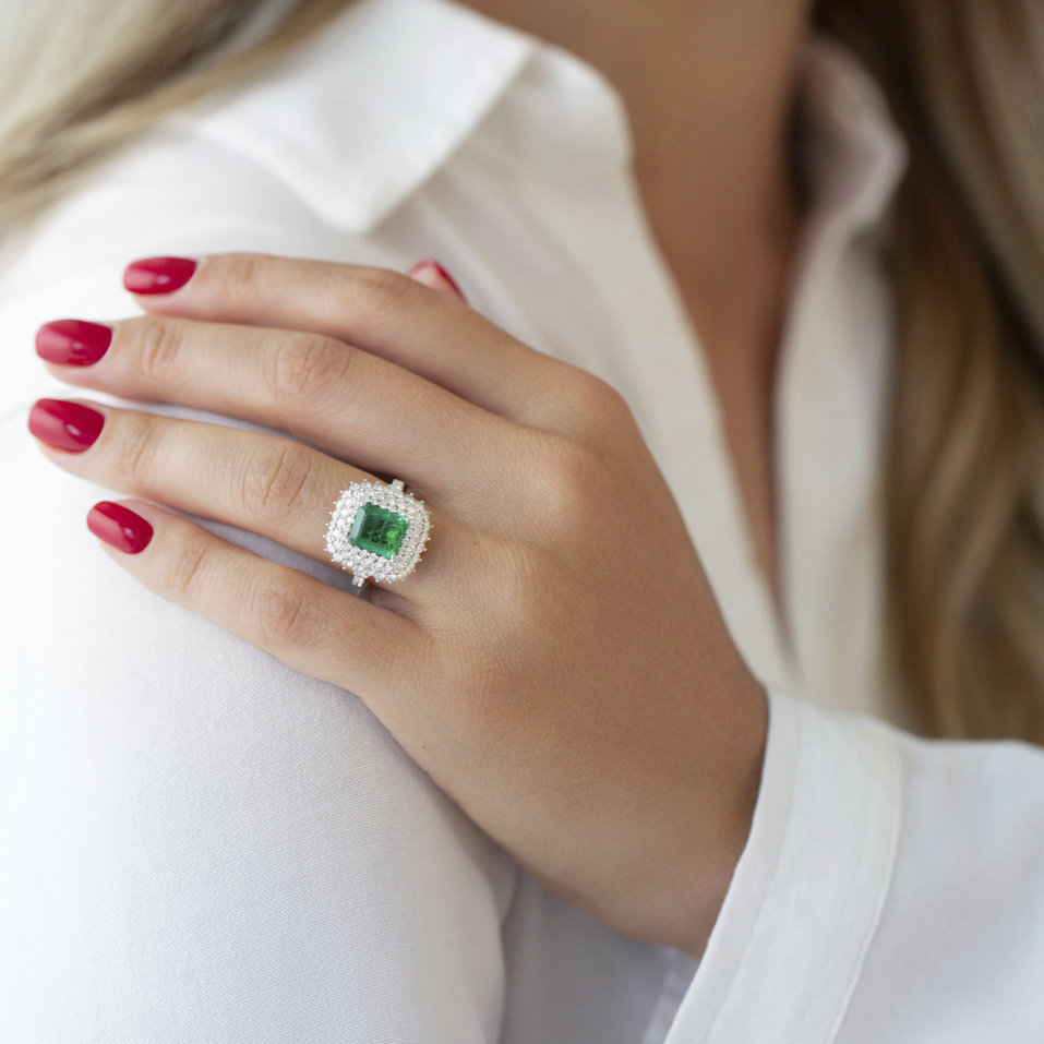 Diamond ring with Emerald Wonder Princess