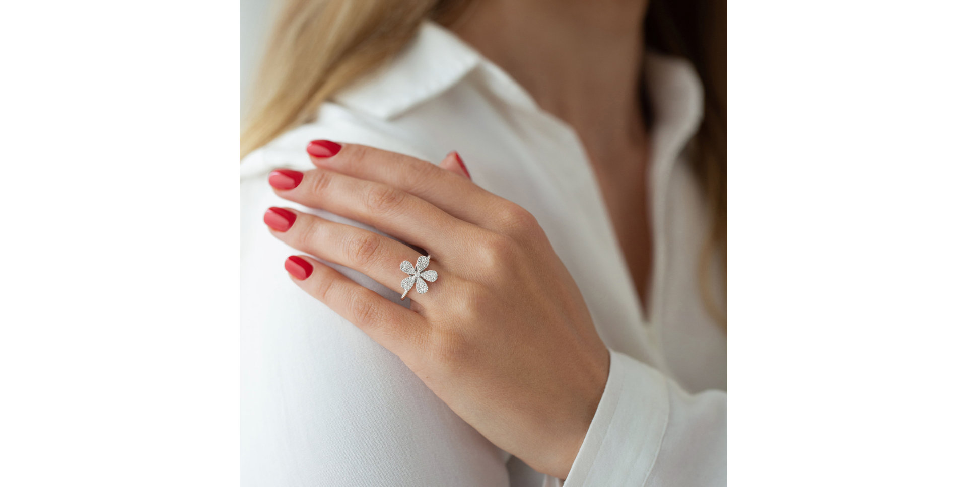 Ring with black diamonds Flower Caress