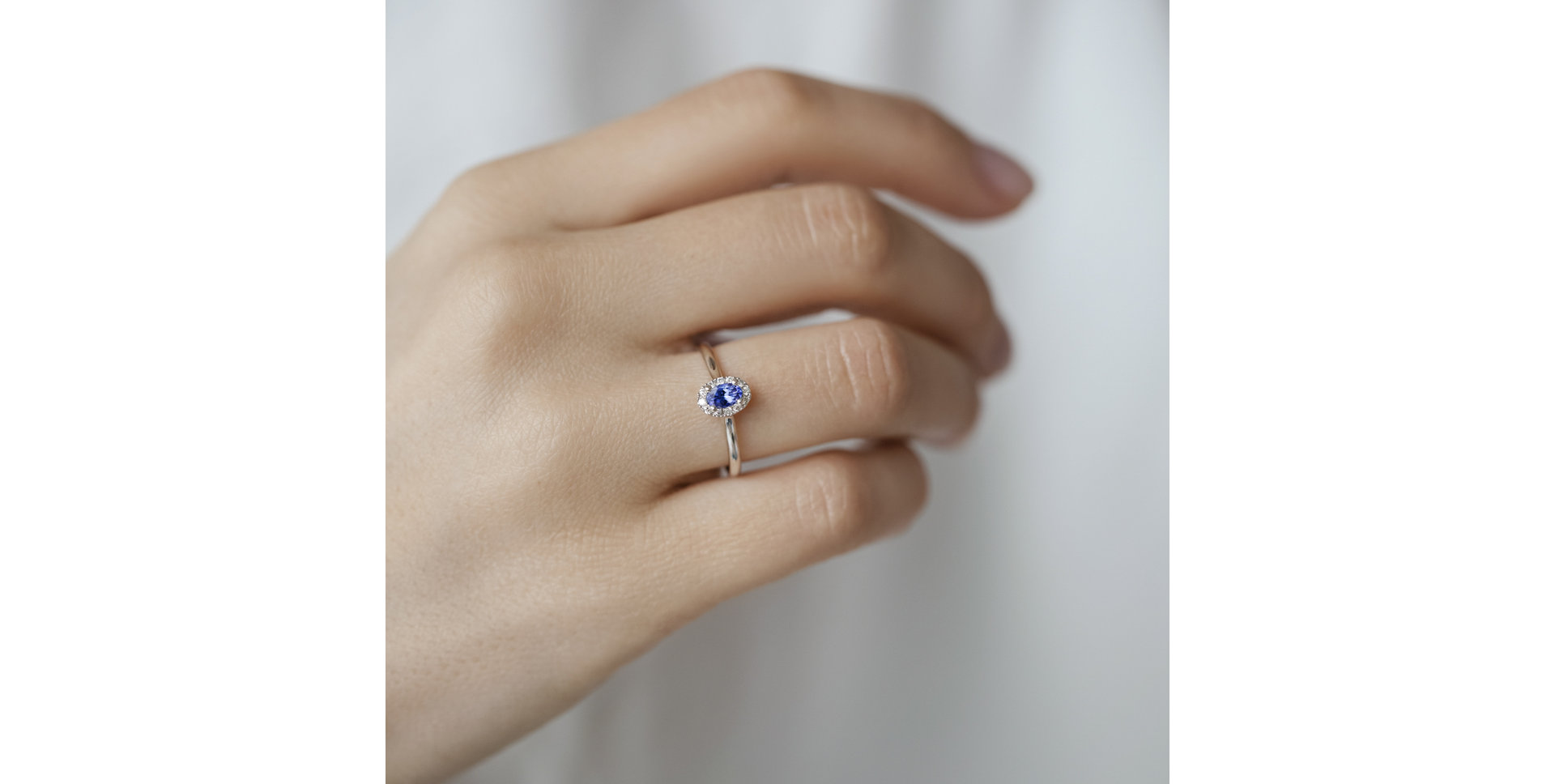 Diamond ring with Tanzanite Princess Wish