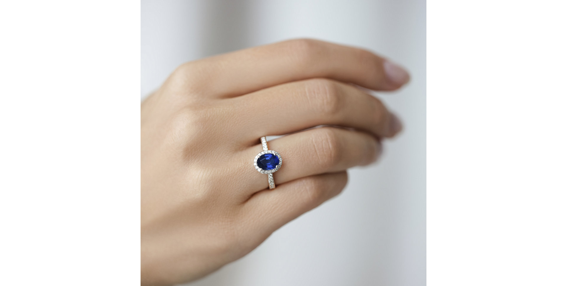 Diamond ring with Sapphire Princess