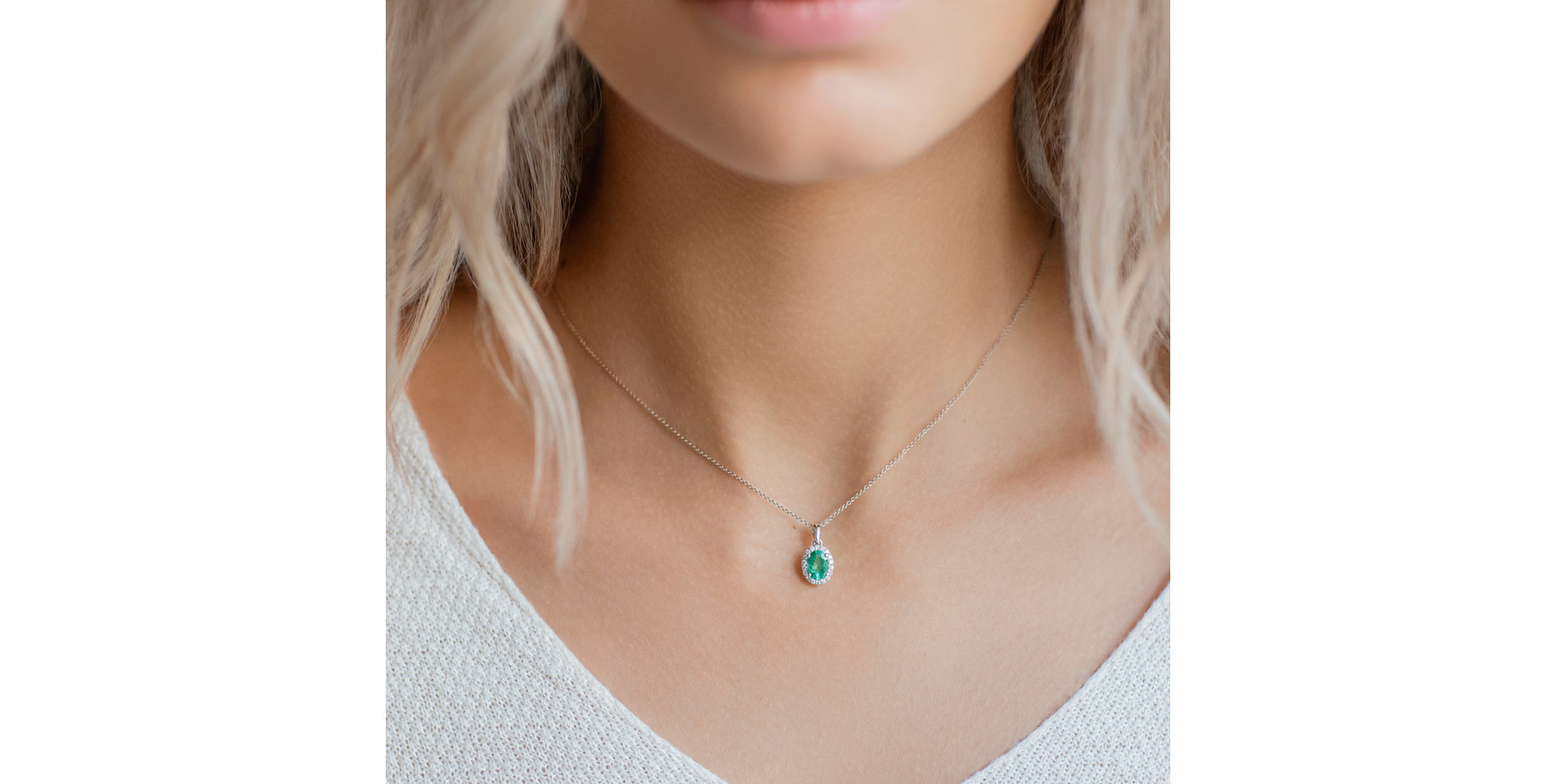 Diamond pendant with Emerald Princess