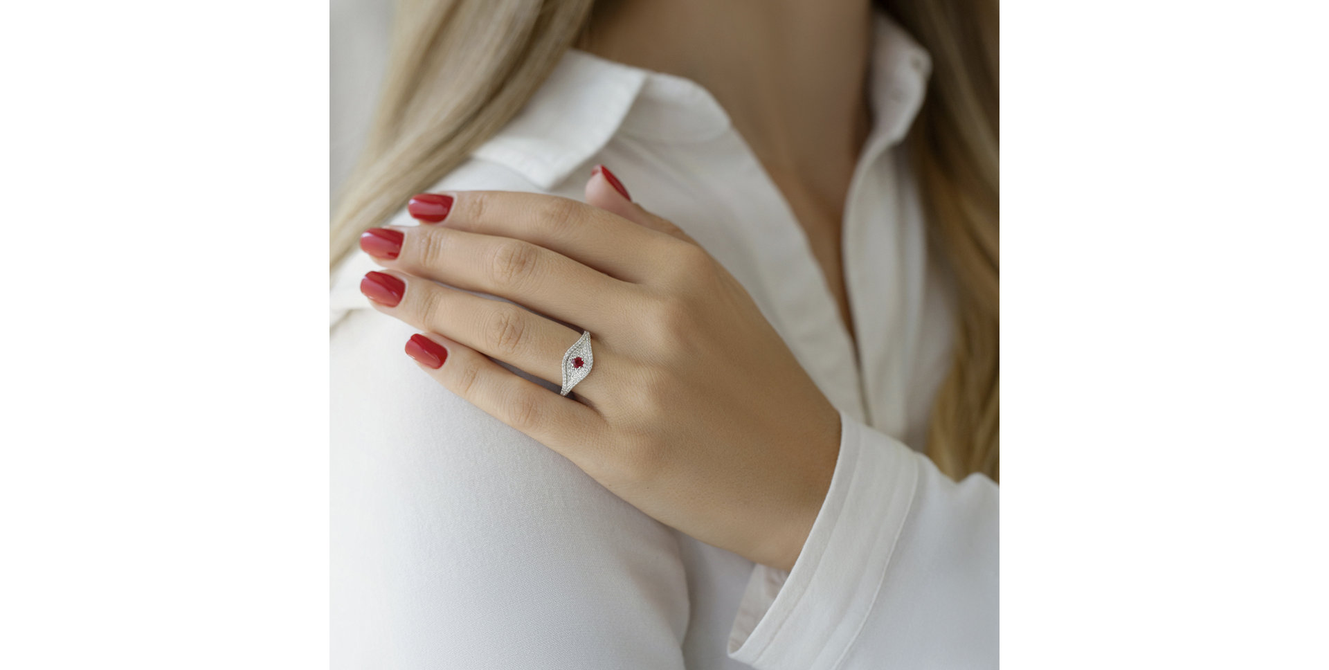 Diamond ring with Ruby Bright Vision