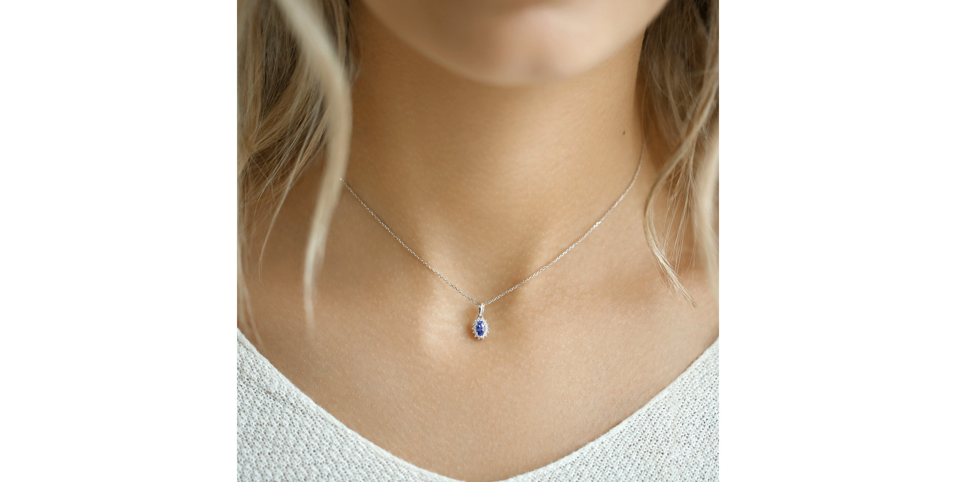 Diamond pendant with Sapphire Princess