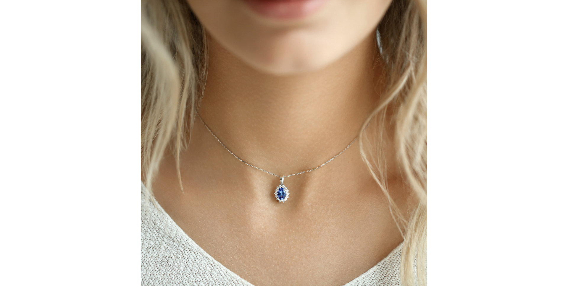 Diamond pendant with Emerald Princess