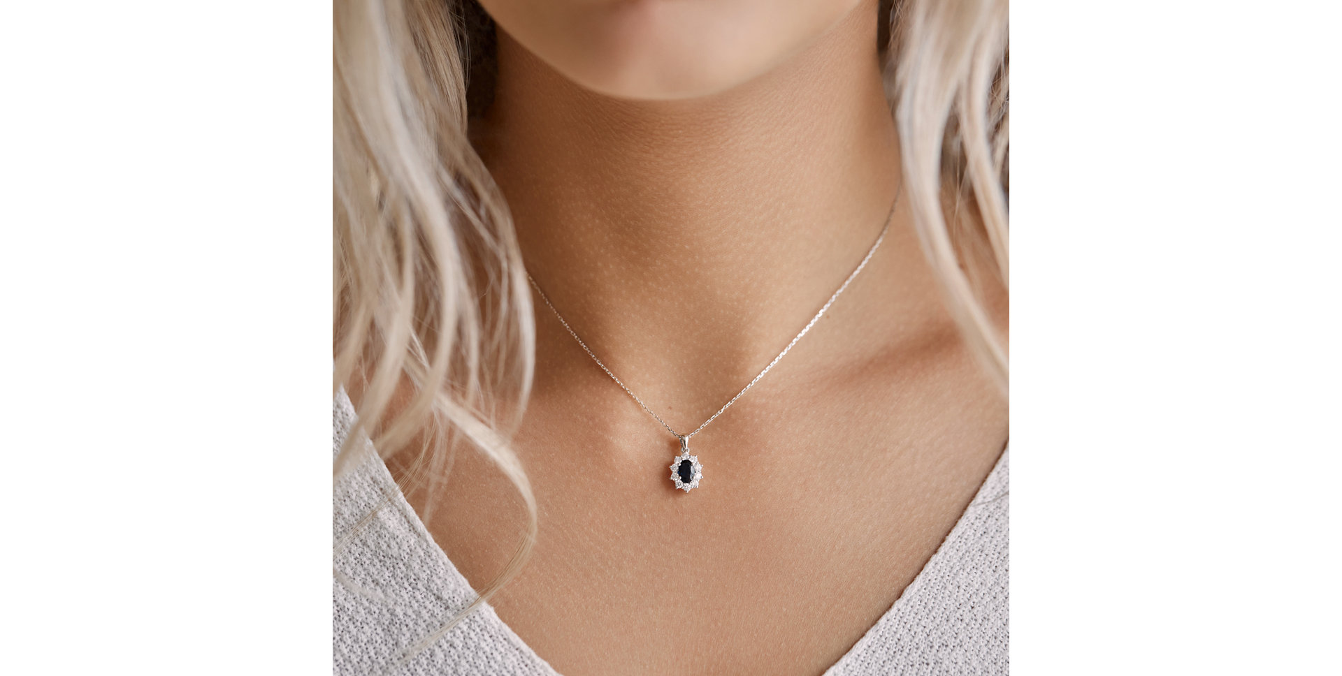 Diamond pendant with Emerald Princess