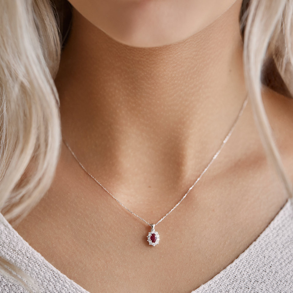 Diamond pendant with Sapphire Princess