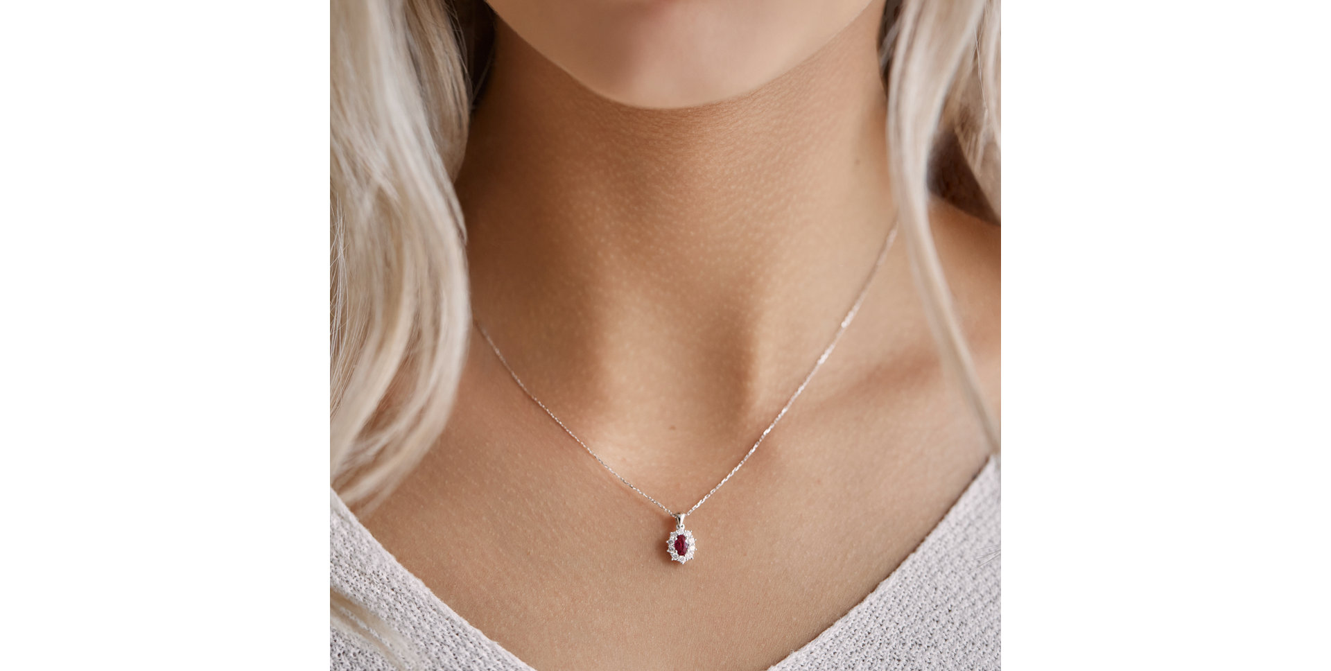 Diamond pendant with Emerald Princess