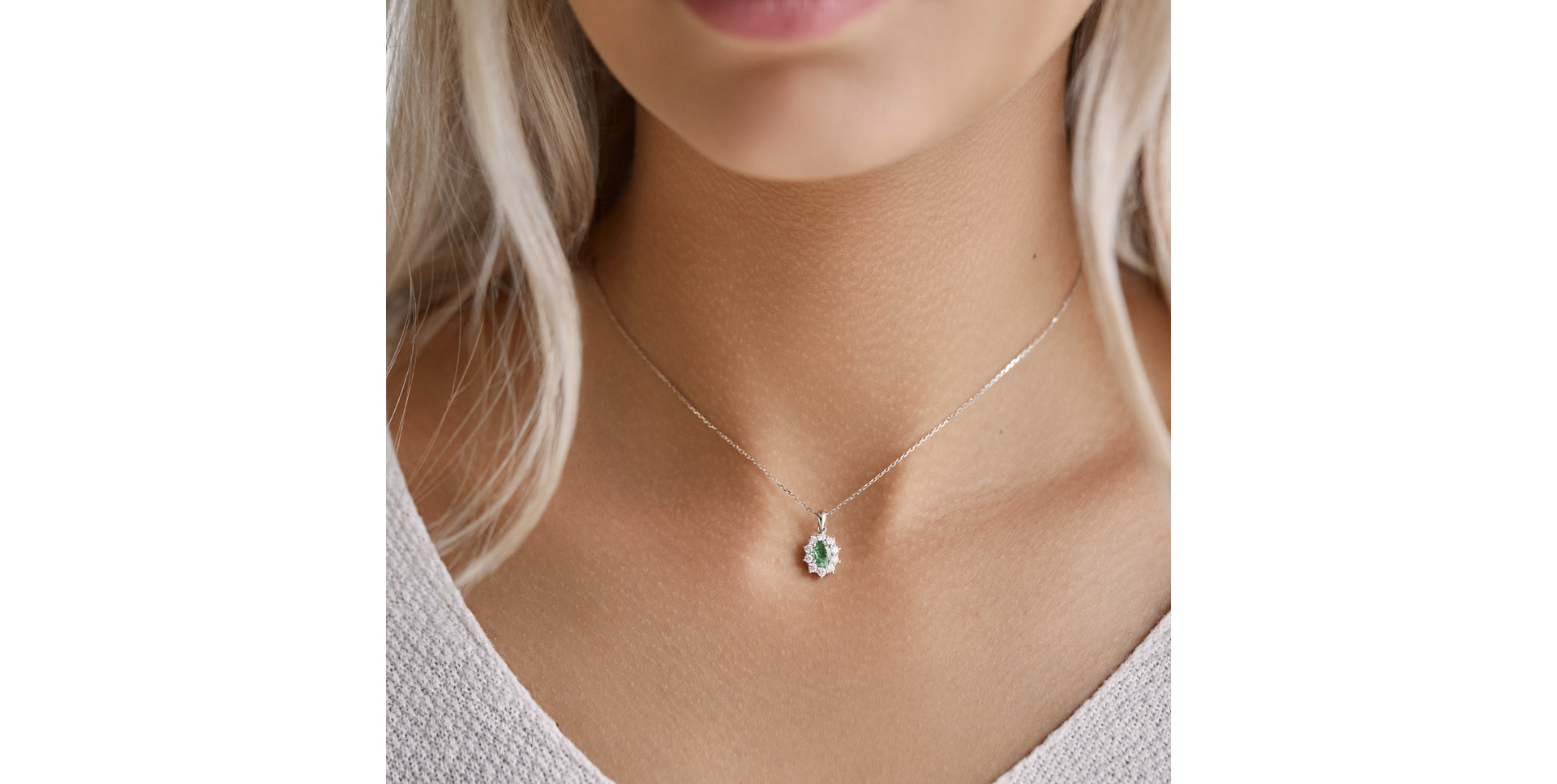 Diamond pendant with Sapphire Goddess Elegance