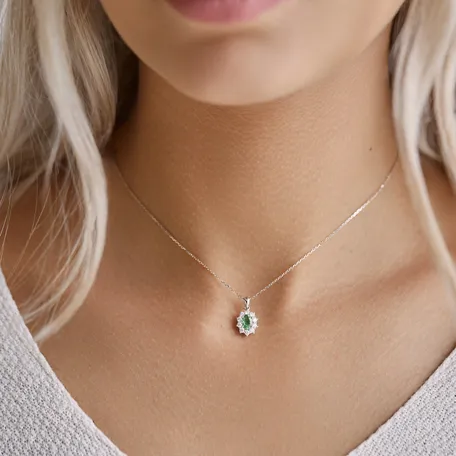 Diamond pendant with Emerald Princess