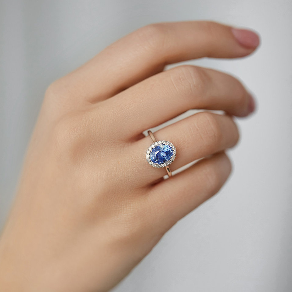 Diamond ring with Tanzanite Princess Wish