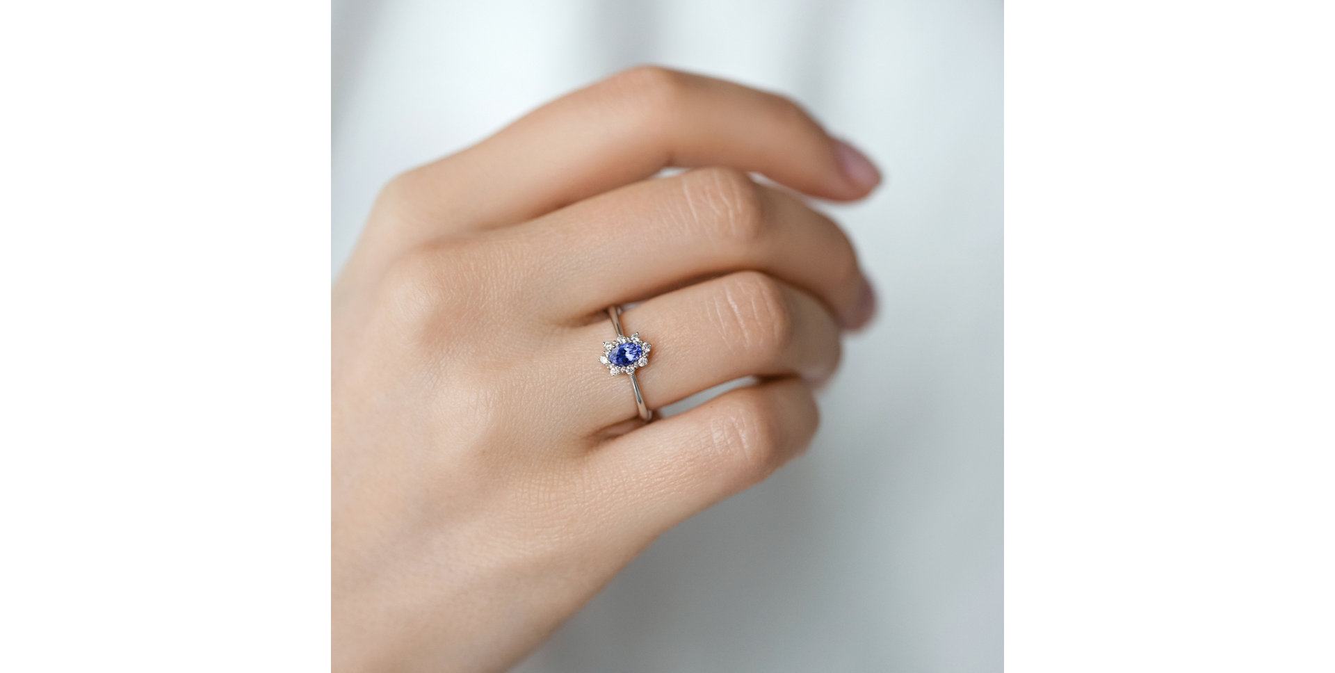 Diamond ring with Tanzanite Trixie Princess
