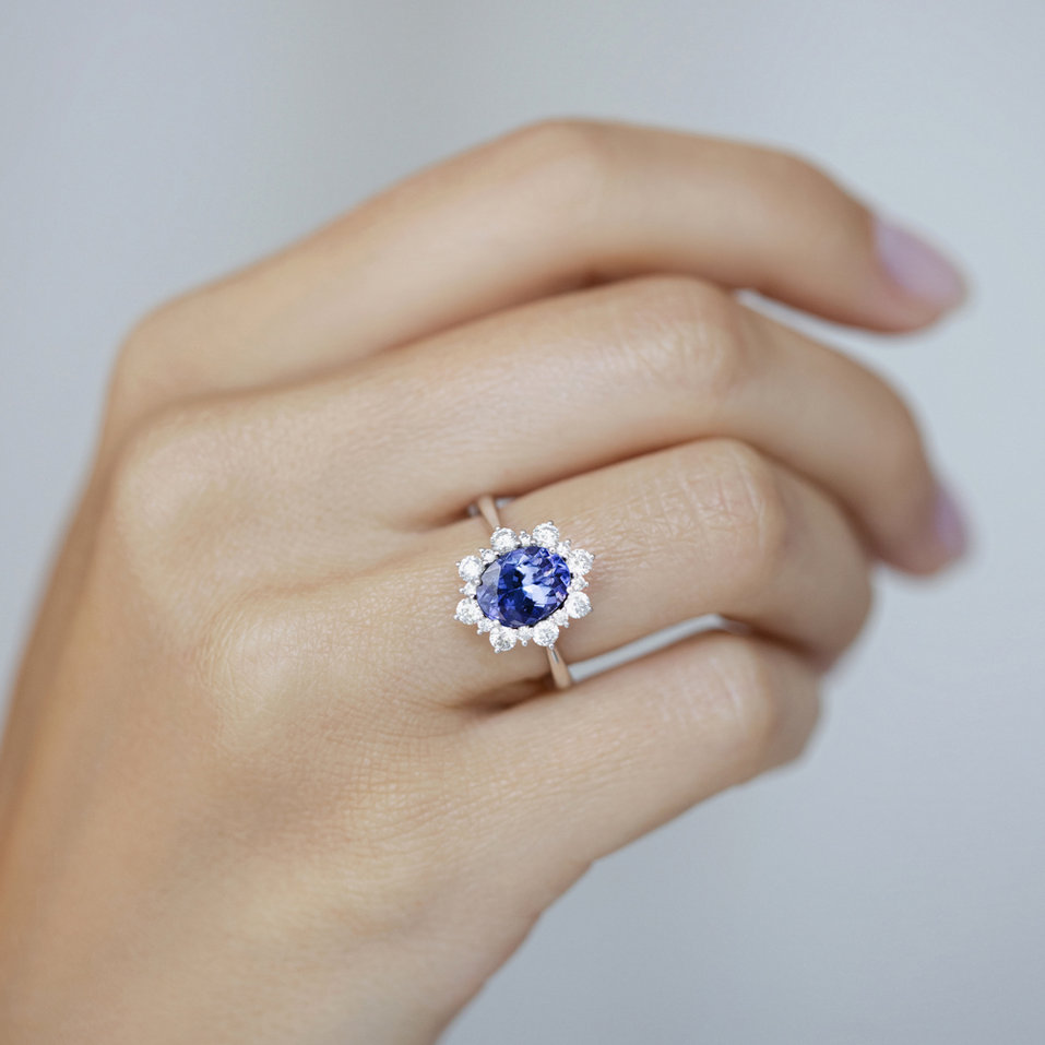 Diamond ring with Tanzanite Trixie Princess