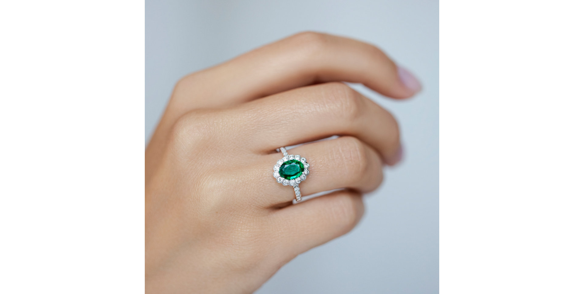 Diamond ring with Emerald Glamour Princess