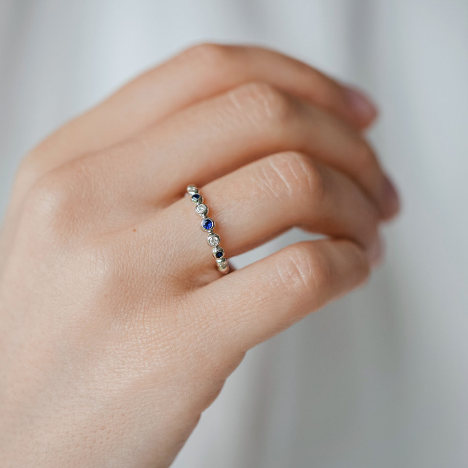 Diamond ring with Emerald Shiny Dots